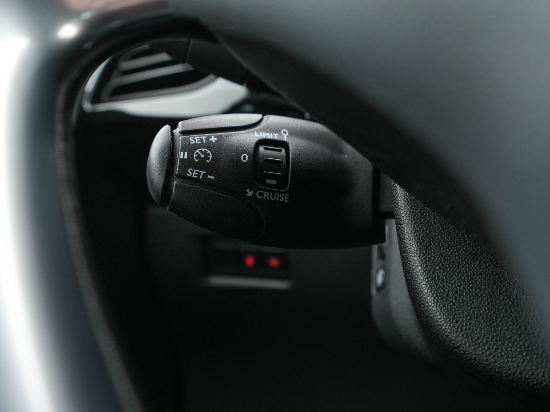 DS 3 1.6 BlueHDi Business *ALCANTARA-MICROFIBRE | SPORT-SEATS | ECC | PDC | CRUISE | PRIVACY-GLASS | 16''ALU*