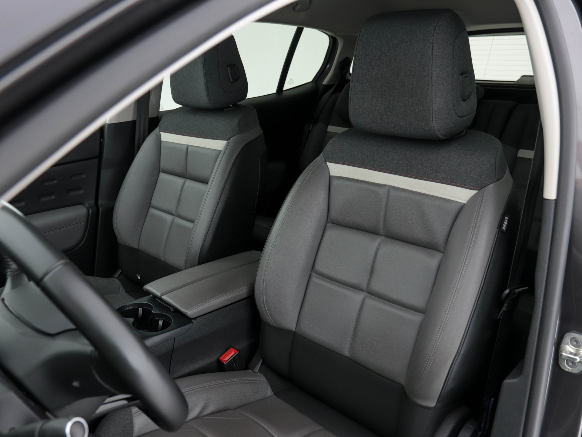 Citroën C5 Aircross 1.5 BlueHDI Business-Plus (INCL-BTW) *LEATHER-MICROFIBRE | NAVI-FULLMAP | FULL-LED | KEYLESS | TOP-VIEW | ECC | PRIVACY-GLASS | PDC | CRUISE | DAB | DIGI-COCKPIT | CARPLAY |  LANE-ASSIST | TOWBAR | 19"ALU*