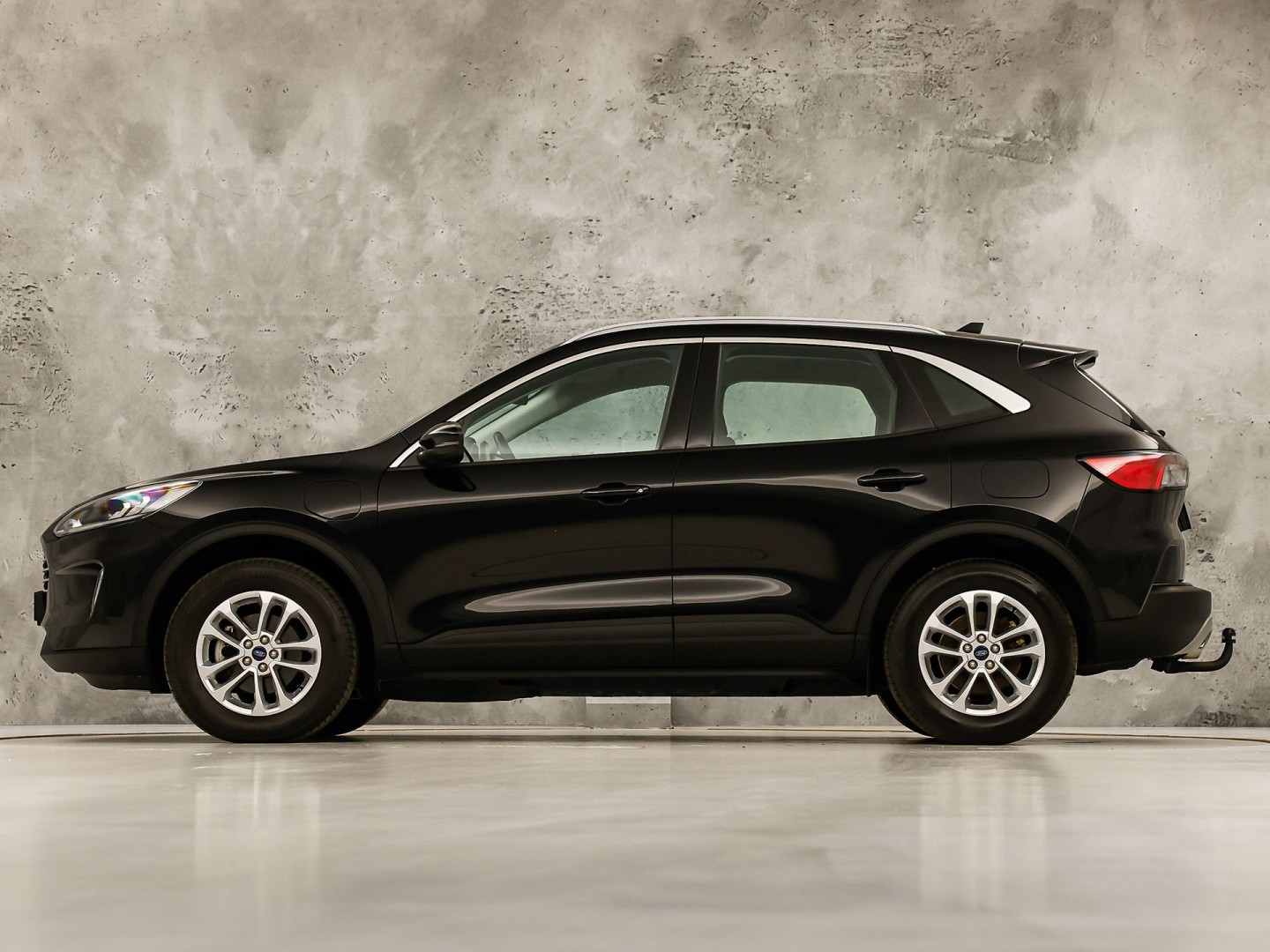 Ford Kuga 2.5 PHEV Titanium Sport 225Pk Automaat (VIRTUAL COCKPIT, SOH 93%, APPLE CARPLAY, GROOT NAVI, CAMERA, SPORTSTOELEN, CRUISE, TREKHAAK, NIEUWSTAAT)