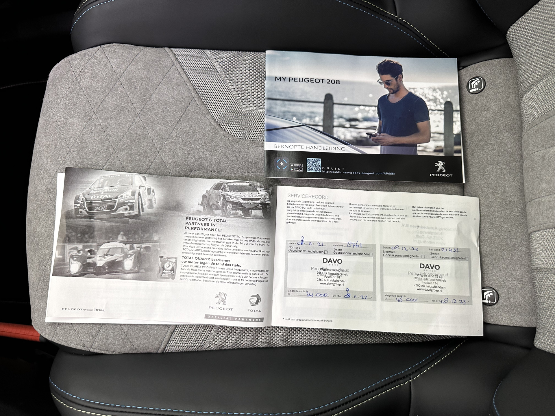 Peugeot e-208 EV GT 350 50 kWh [ 3-Fase ] {SOH-88%} (INCL-BTW) *HEATPUMP | LEATHER-ALCANTARA | FULL-LED | DIGI-COCKPIT | BLINDSPOT | CAMERA | AMBIENT-LIGHT | NAVI-FULLMAP | LANE-ASSIST | KEYLESS | DAB | PRIVACY-GLASS | HEATED-SPORTSEATS | ...