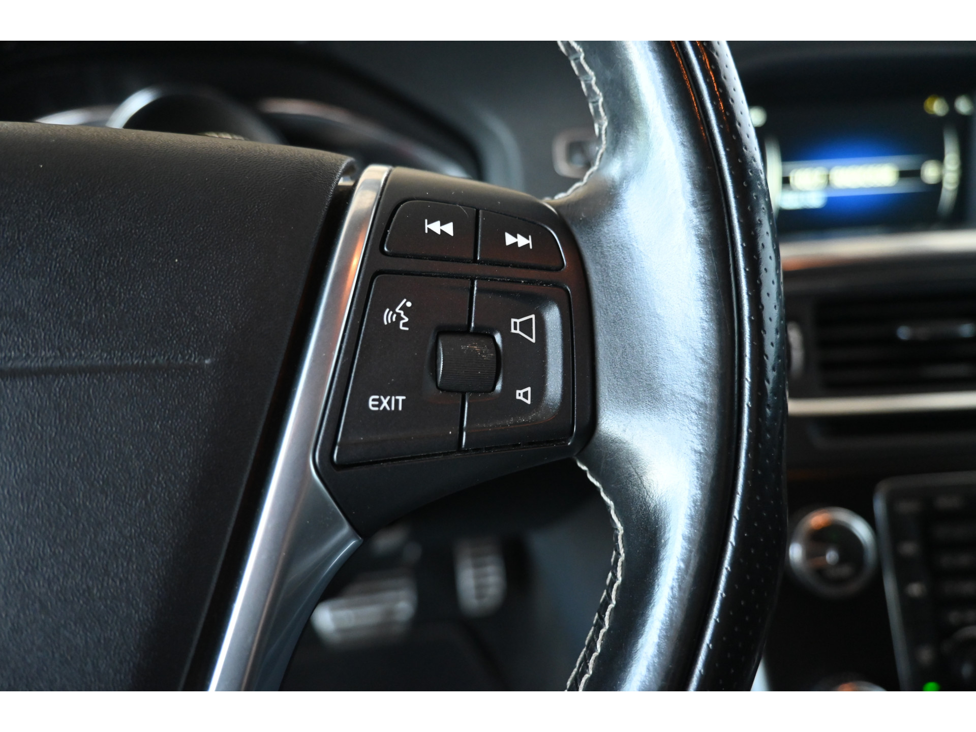 Volvo V60 2.0 D3 Nordic R-Design Automaat Clima Trekhaak Navigatie Cruise control Inruil Mogelijk!
