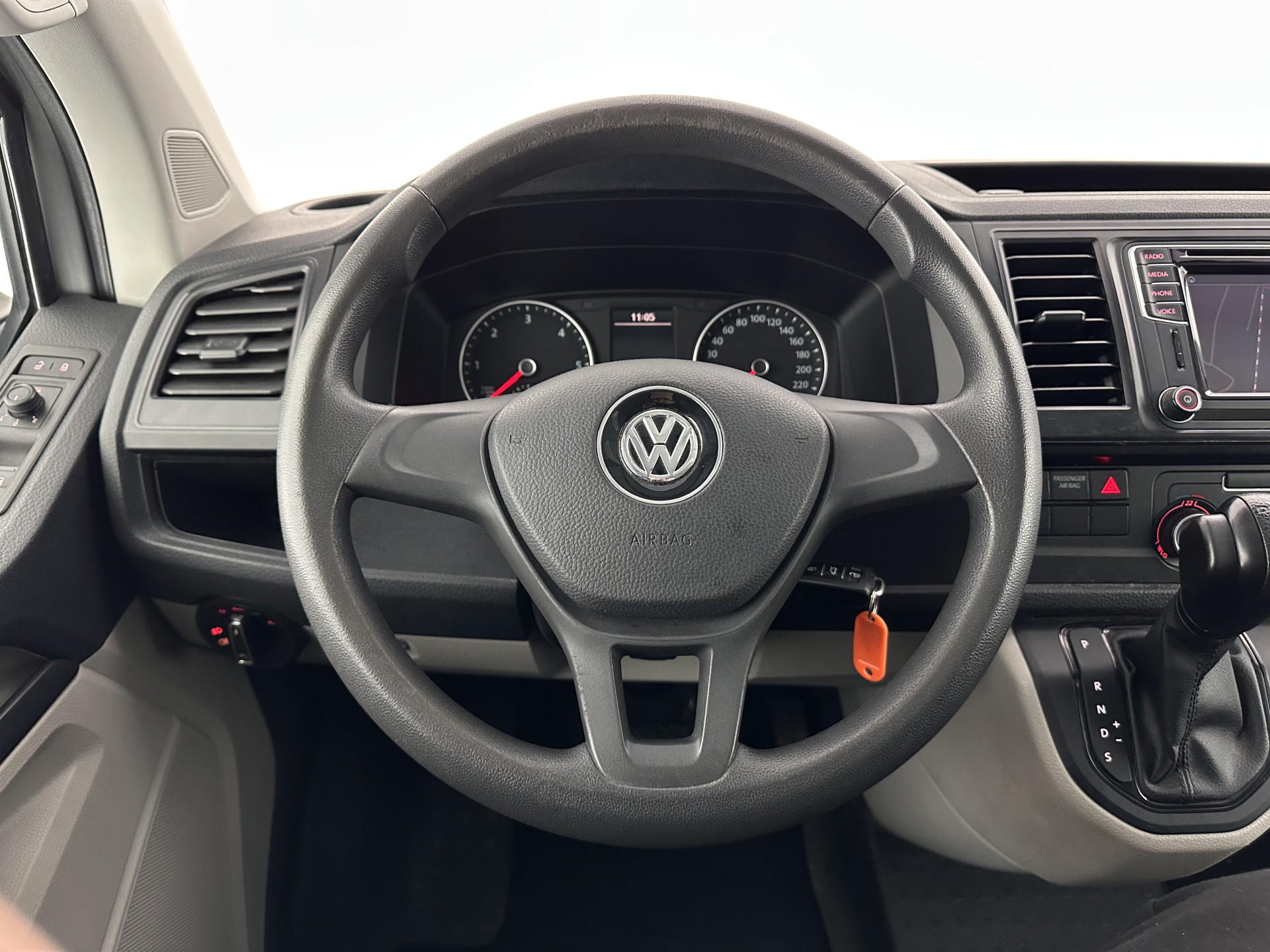 Volkswagen Transporter 2.0 TDI L1H2 Comfortline *NAVI-FULLMAP | AIRCO | CRUISE | CAMERA | INVENTER | DAB | PARKINGHEATER | COMFORTSEATS | PDC | TOWBAR*