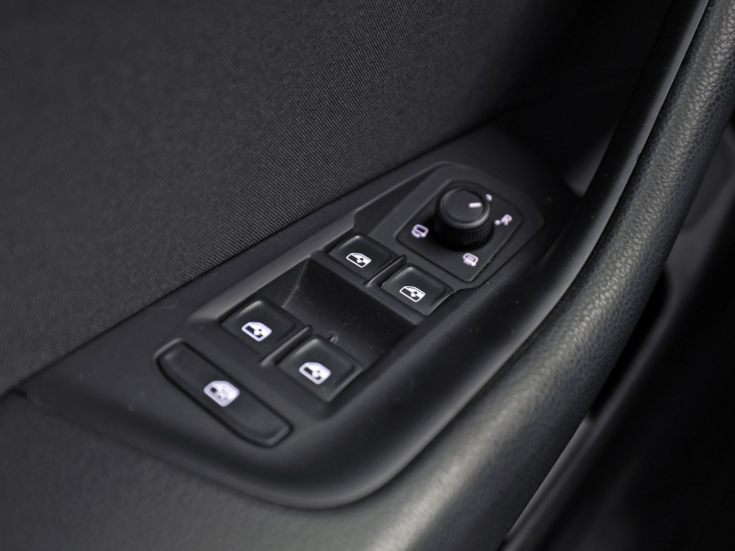 Volkswagen Passat Variant 1.4 TSI ACT Highline 150Pk Automaat (APPLE CARPLAY, GROOT NAVI, CLIMATE, CAMERA, SPORTSTOELEN, GETINT GLAS, KEYLESS START, ADAPTIVE CRUISE,