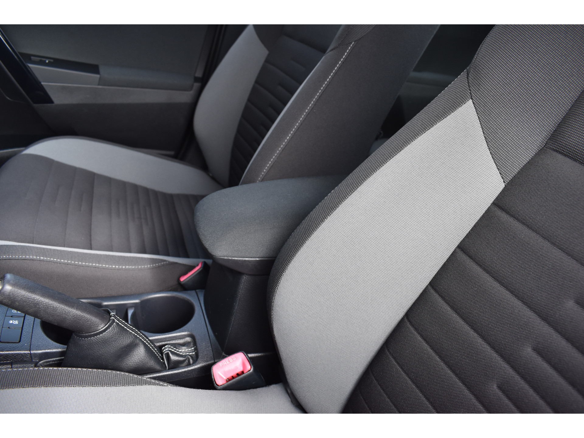 Toyota Auris Touring Sports 1.2T Aspiration Limited Navi Trekhaak Parkeer camerafoto’s volgen