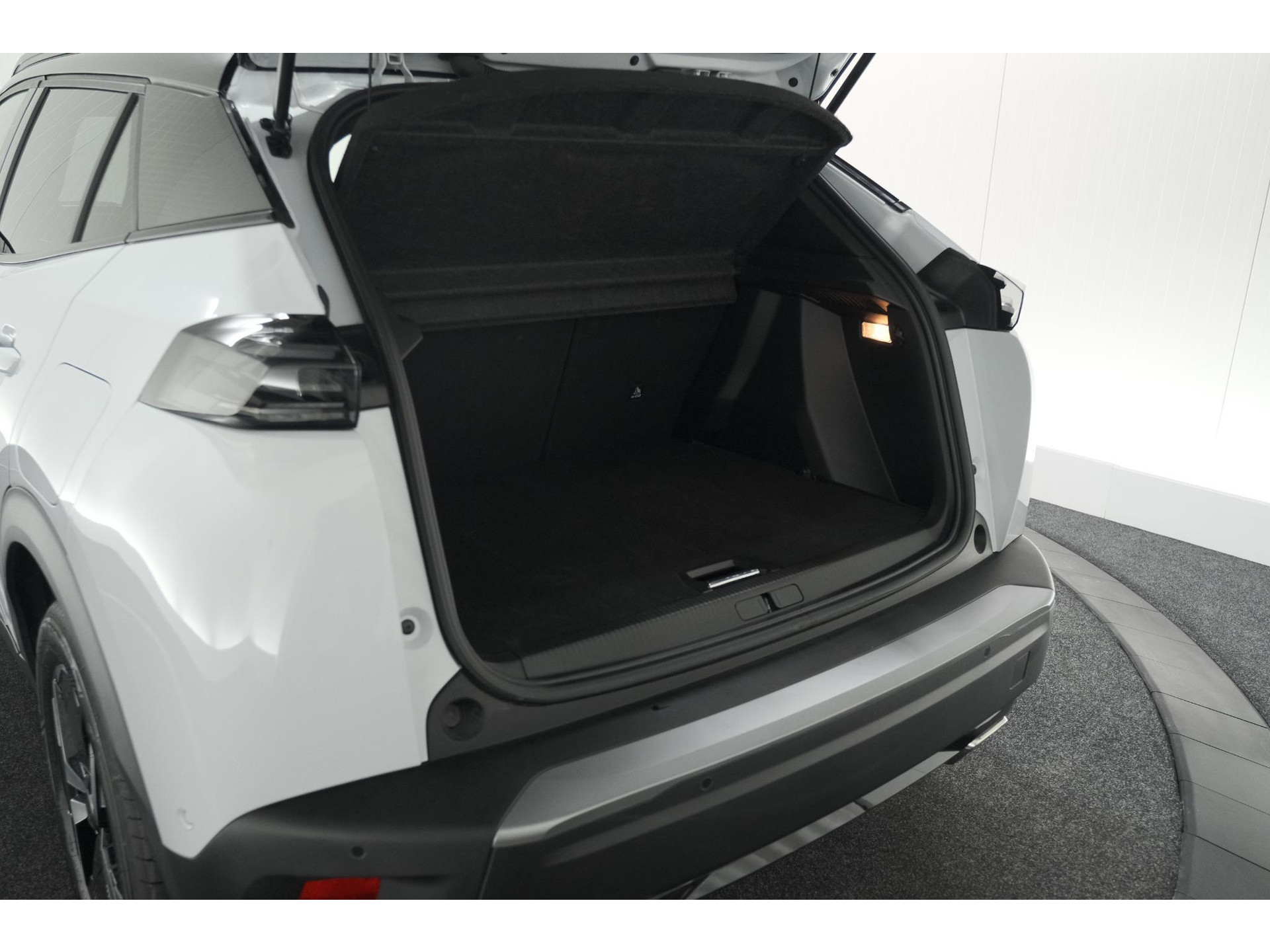 Peugeot 2008 PureTech 130 EAT8 GT | 360 Camera | Stoelmassage | Adaptieve Cruise Control | Dodehoekdetectie