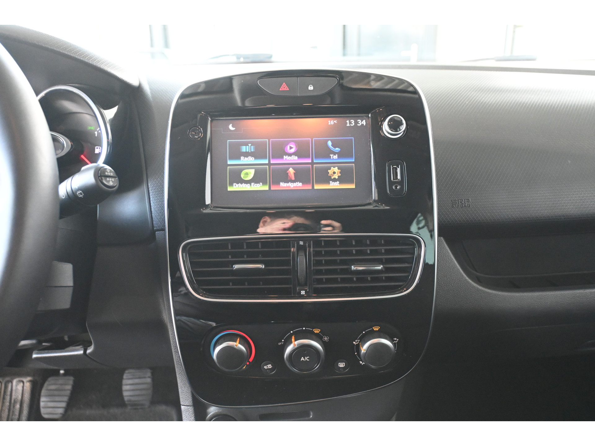 Renault Clio 1.5 dCi Limited Airco LED Navigatie Goed Onderhouden! Rijklaarprijs! Inruil Mogelijk!