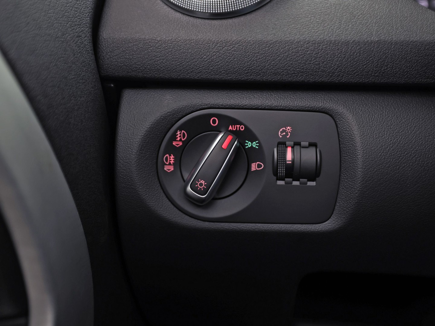 Audi A3 1.2 TFSI S-Line Sport (NAVIGATIE, CLIMATE, LEDER, STOELVERWARMING, SPORTSTOELEN, PARKEERSENSOREN, XENON, NIEUWSTAAT)