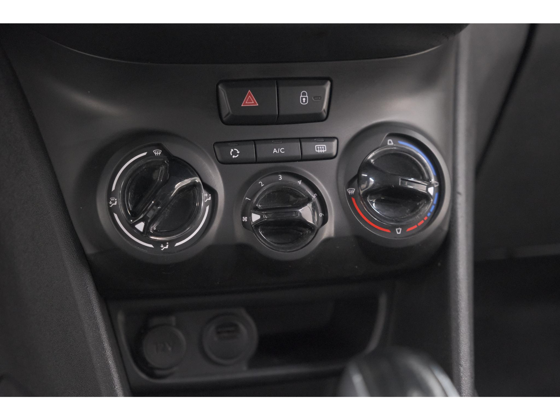 Peugeot 208 PureTech 82 Signature | Parkeersensoren | Apple Carplay | Navigatie