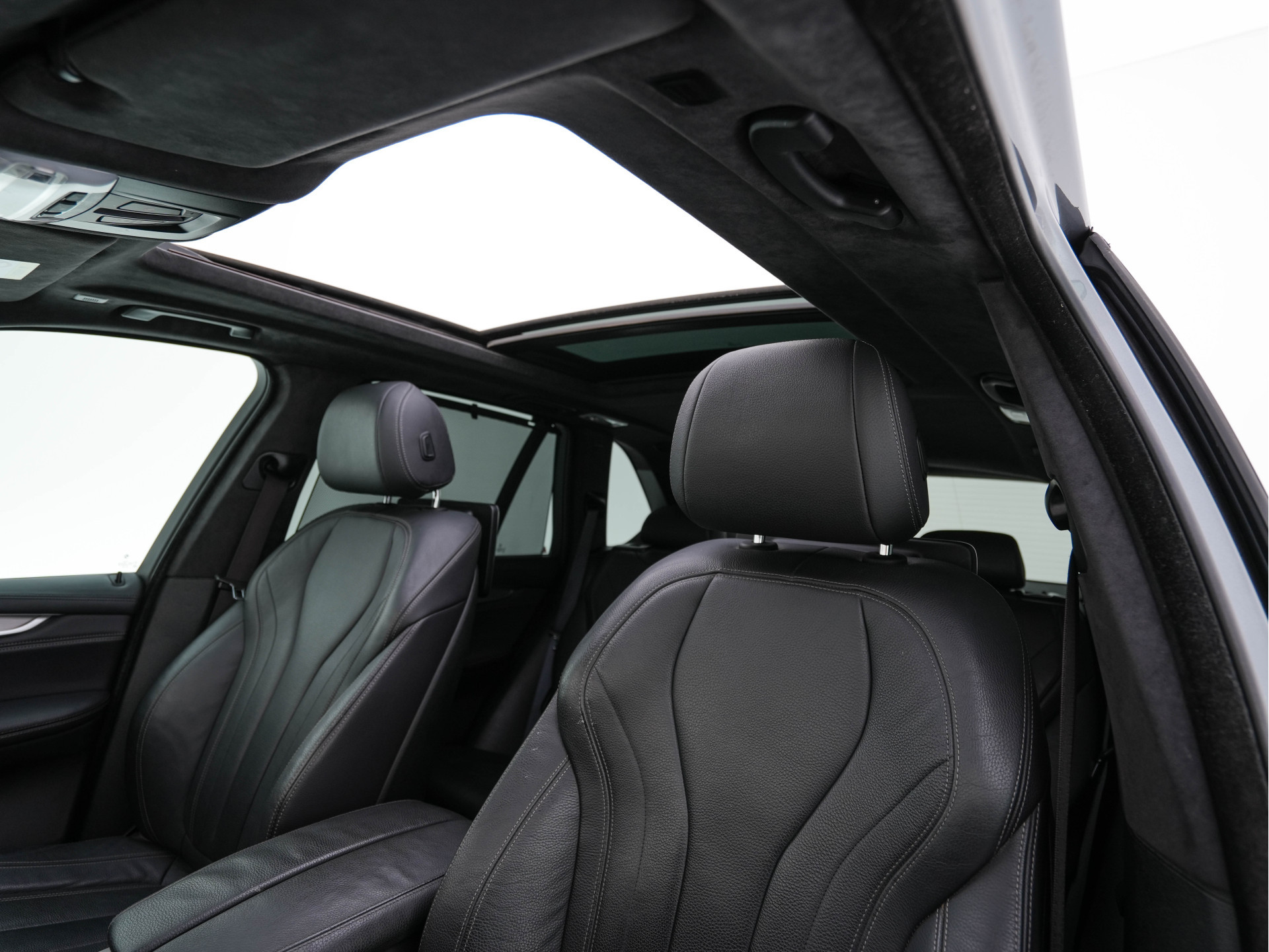 BMW X5 M50d M-Aerodinamica Aut. *PANO | HEAD-UP | LEATHER | ADAPTIVE-CRUISE | SOFT-CLOSE | BANG&OLUFSEN | TOP-VIEW | BLINDSPOT | NIGHT-VISION | MEMORY-PACK | DIGI-COCKPIT | HEATED-COMFORTSEATS | NAVI-FULLMAP |