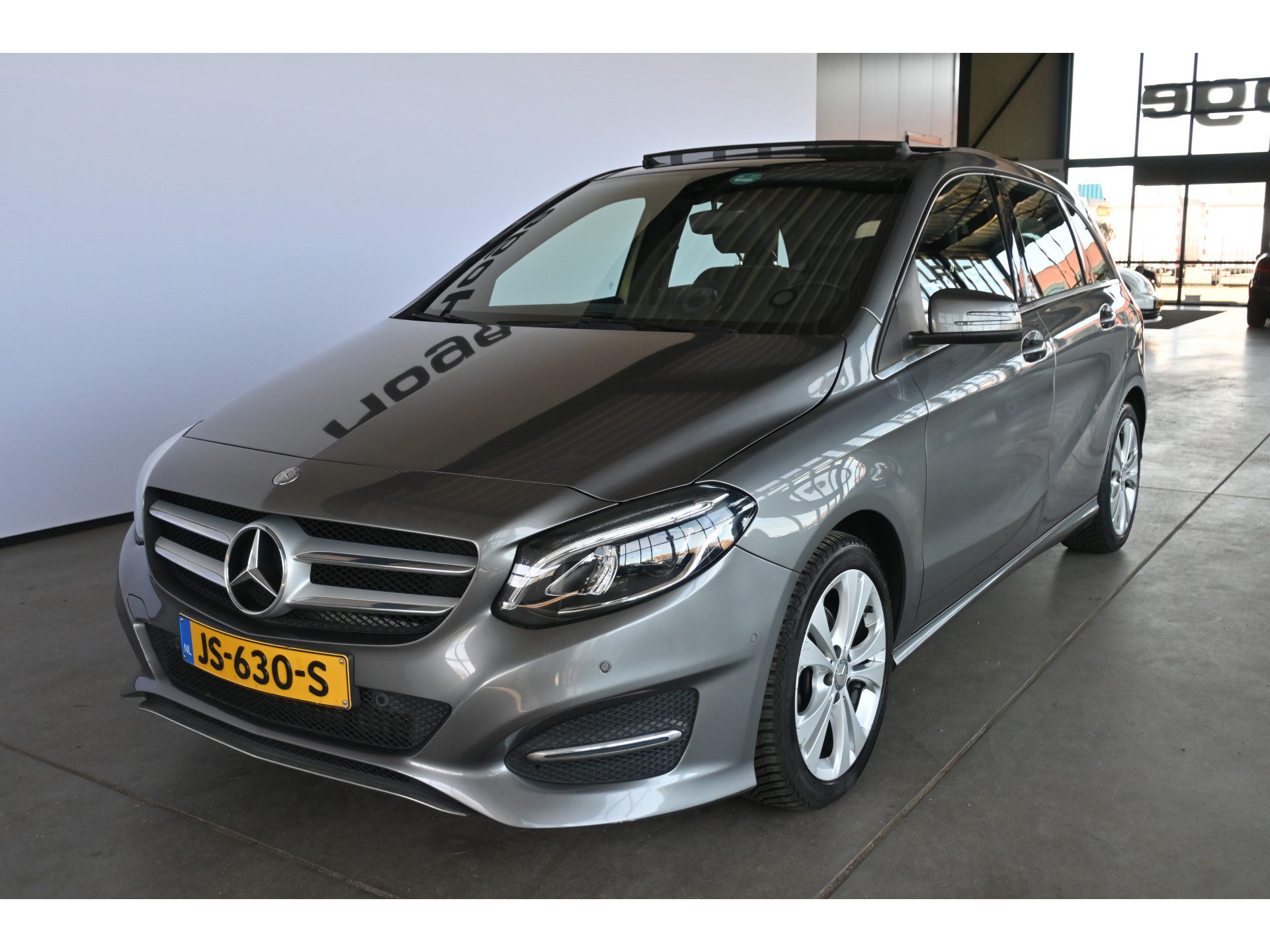 Mercedes-Benz B-klasse 180 Ambition Automaat Cruise Airco Navigatie Trekhaak Panoramdak 1e Eigenaar Inruil Mogelijk!