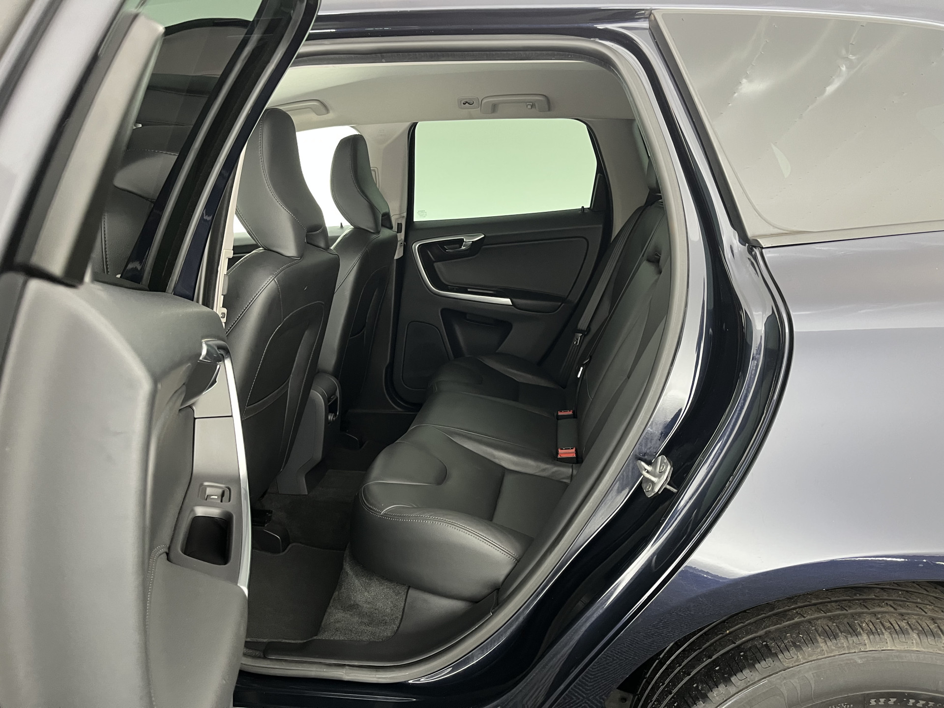 Volvo XC60 2.0 D3 FWD Momentum *LEATHER | NAVI-FULLMAP | COMFORTSEATS | ECC | PDC | CRUISE | PRIVACYGLASS | TOWBAR | 17''ALU*