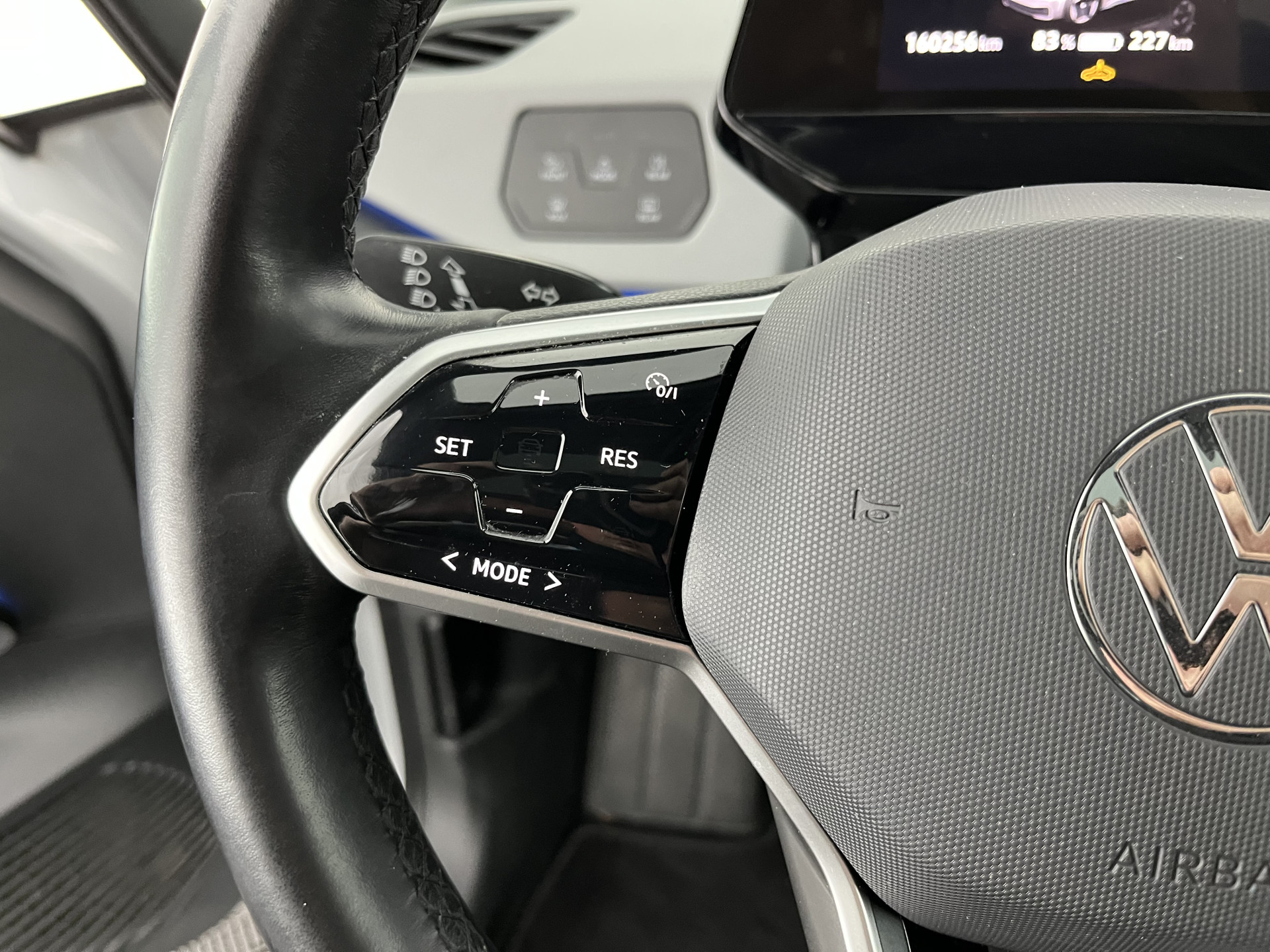 Volkswagen ID.3 First Max 58 kWh [ 3-Fase-11kW ] {SOH-89%} (INCL-BTW) *HEATPUMP | PANO | HEAD-UP | ADAPTIVE-CRUISE | IQ-LIGHTS | BLINDSPOT | CAMERA | KEYLESS | MICROFIBRE | AMBIENTLIGHT | NAVI-FULLMAP | DAB+ | ECC | HEATED-SPORTSEATS | DIGI-COCKPIT |