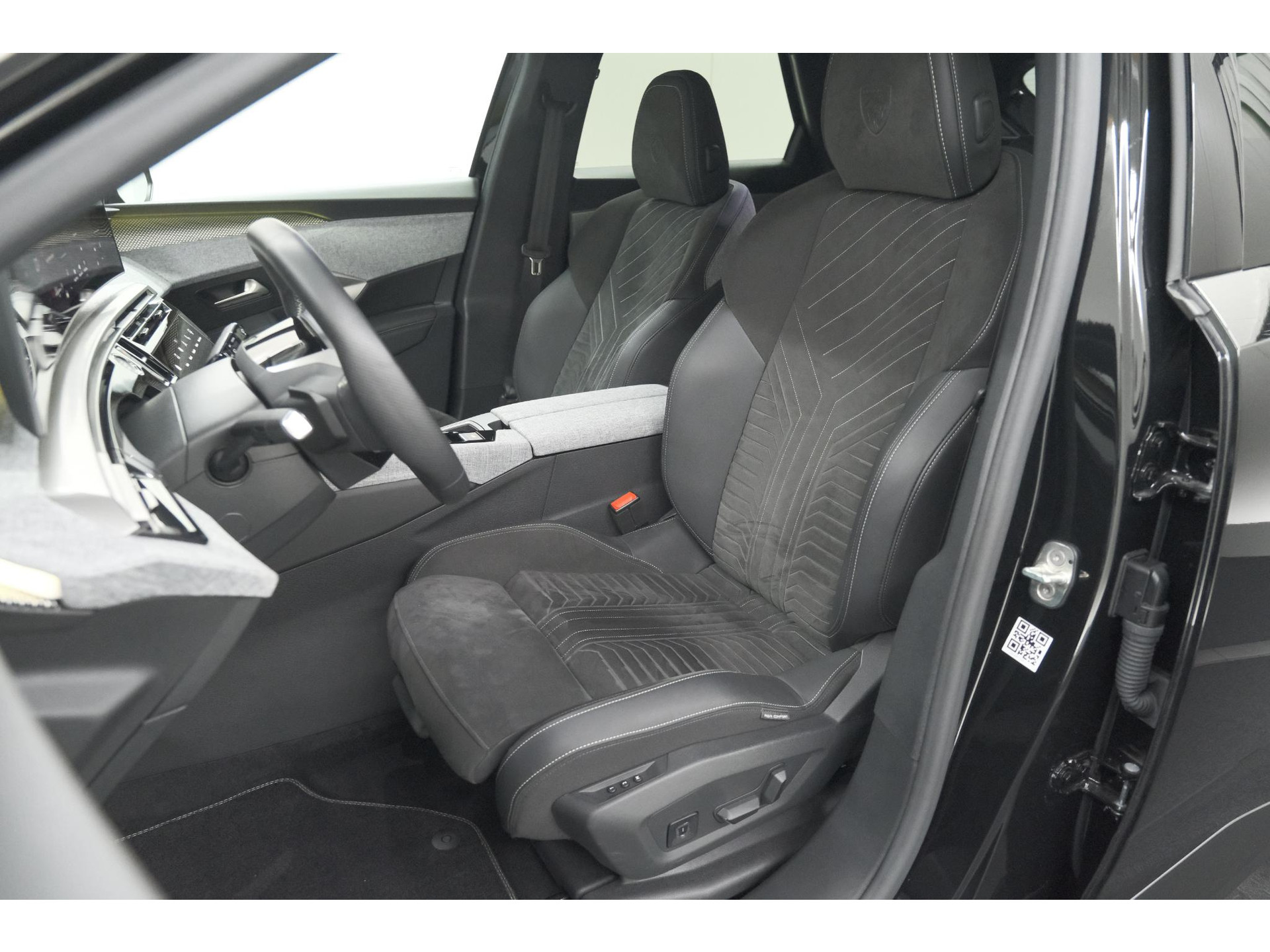 Peugeot 3008 1.2 Hybrid 145 GT | 360 Vision Pack | Adaptieve Cruise Control | Stoelen Pakket Inclusief Verwarmde Achterbank