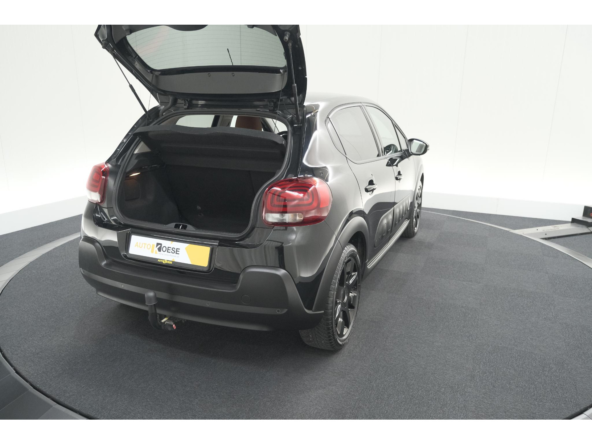 Citroen C3 PureTech 110 S&S Shine | Trekhaak | Parkeersensoren | Navigatie | Apple Carplay