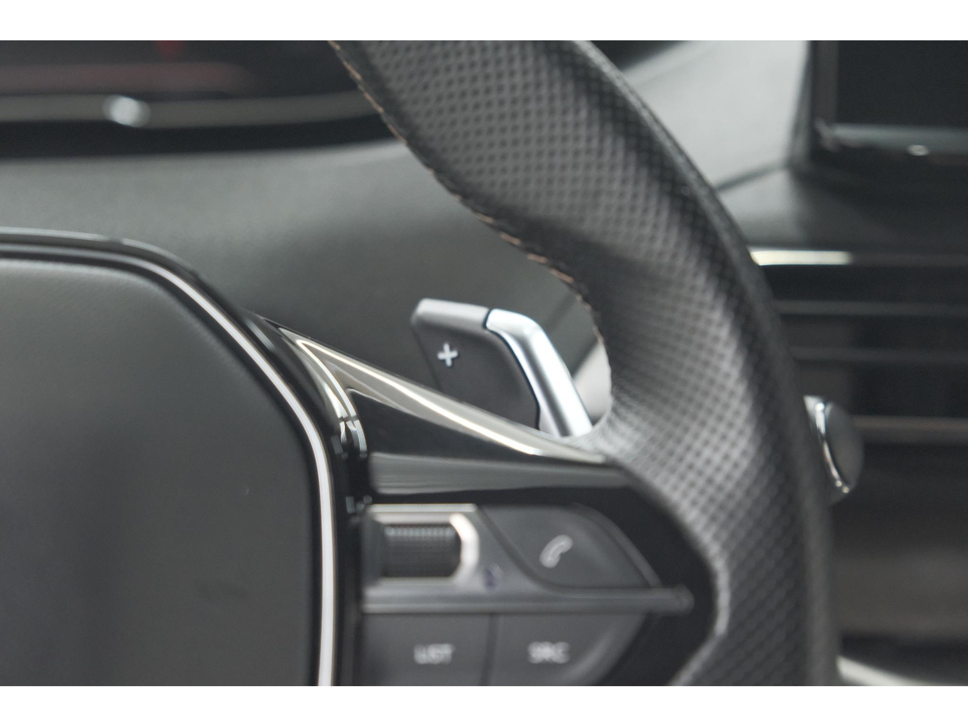 Peugeot 5008 PureTech 130 EAT8 GT Black Pack | Elektrische Kofferklep | Camera | Adaptieve Cruise Control | Dodehoekdetectie