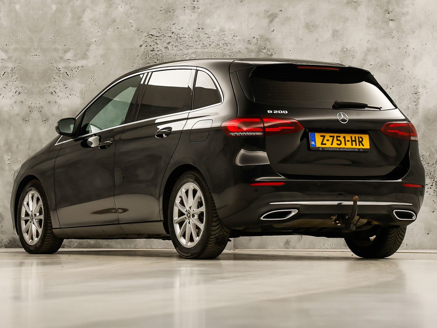 Mercedes-Benz B-Klasse 200 Business Solution Luxury 163Pk Automaat (GROOT NAVI, LEDER, CAMERA, GETINT GLAS, SPORTSTOELEN, STOELVERWARMING, TREKHAAK, NIEUWE APK, NIEUWSTAAT)