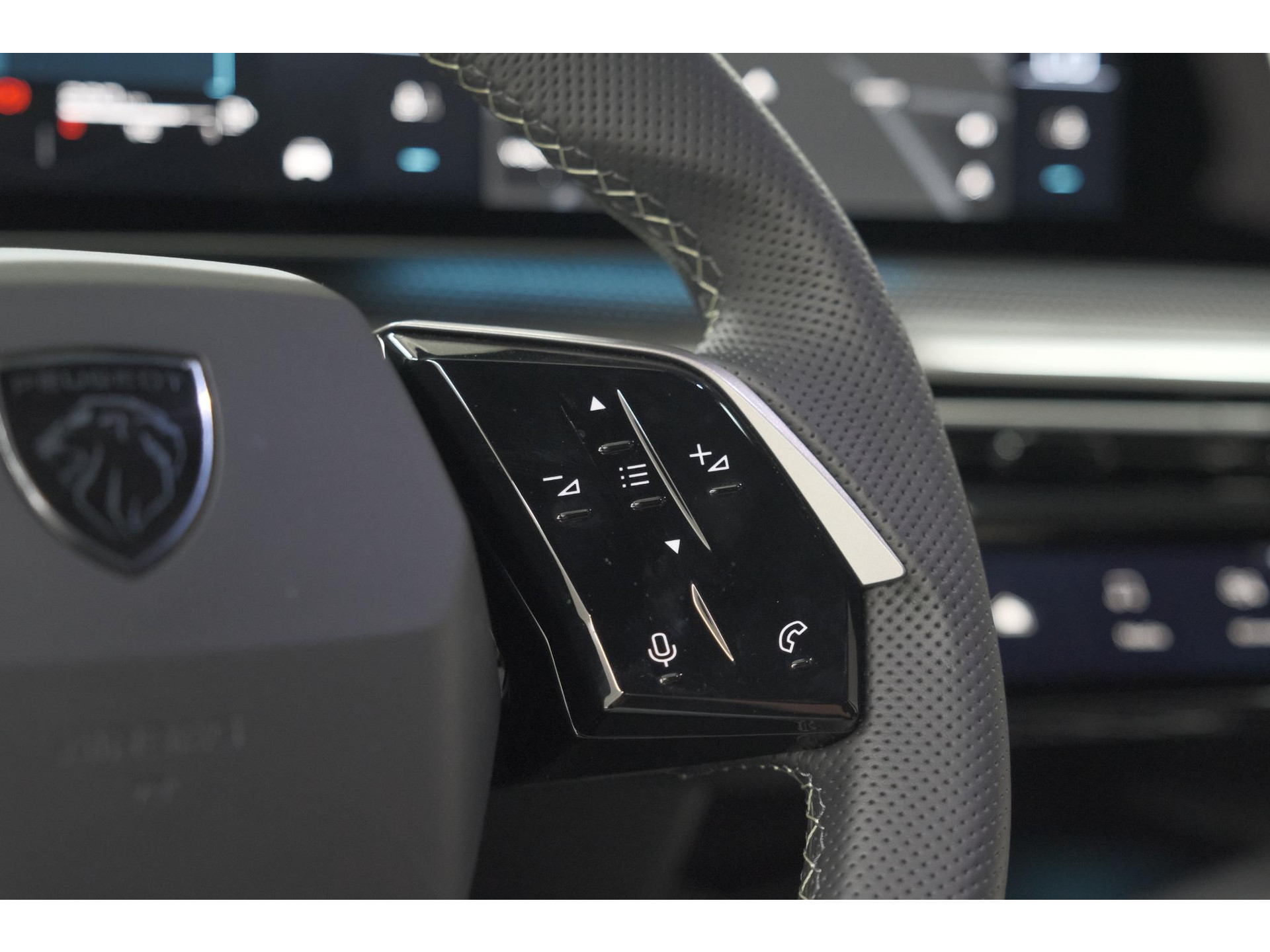 Peugeot 3008 1.2 Hybrid 136 GT | 360 Camera | Adaptieve Cruise Control | Stoelen Pakket | Elektrische Kofferklep