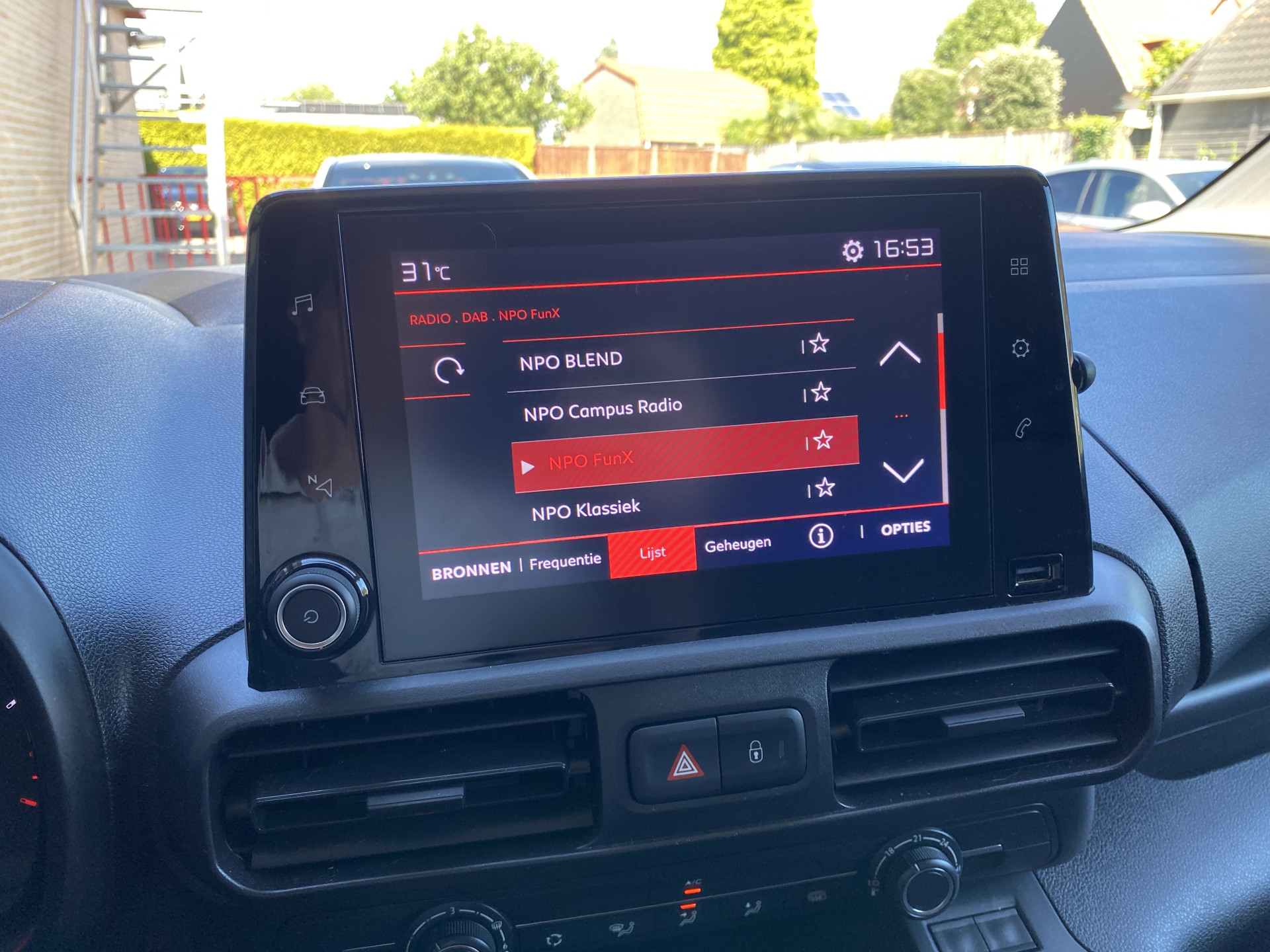 Citroën Berlingo 1.5 BlueHDi 100 S&S L1 | apple carplay | trekhaak | schuifdeur | airco | houten laadvloer | 3 persoons | excl. BTW