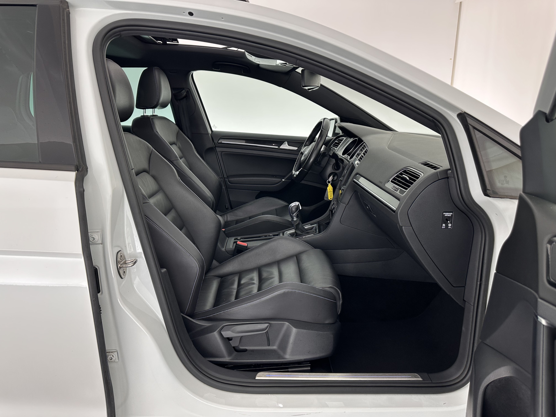 Volkswagen Golf 1.4 TSI GTE Executive-Plus-Pack Aut. *PANO | FULL-LED | LEATHER | LANE-ASSIST | BLIND-SPOT | ADAPTIVE-CRUISE | CAMERA | DAB | NAVI-FULLMAP | ECC | SHIFT-PADDLES | PDC | HEATED-SPORTSEATS | PRIVACY-GLASS | 18"ALU*