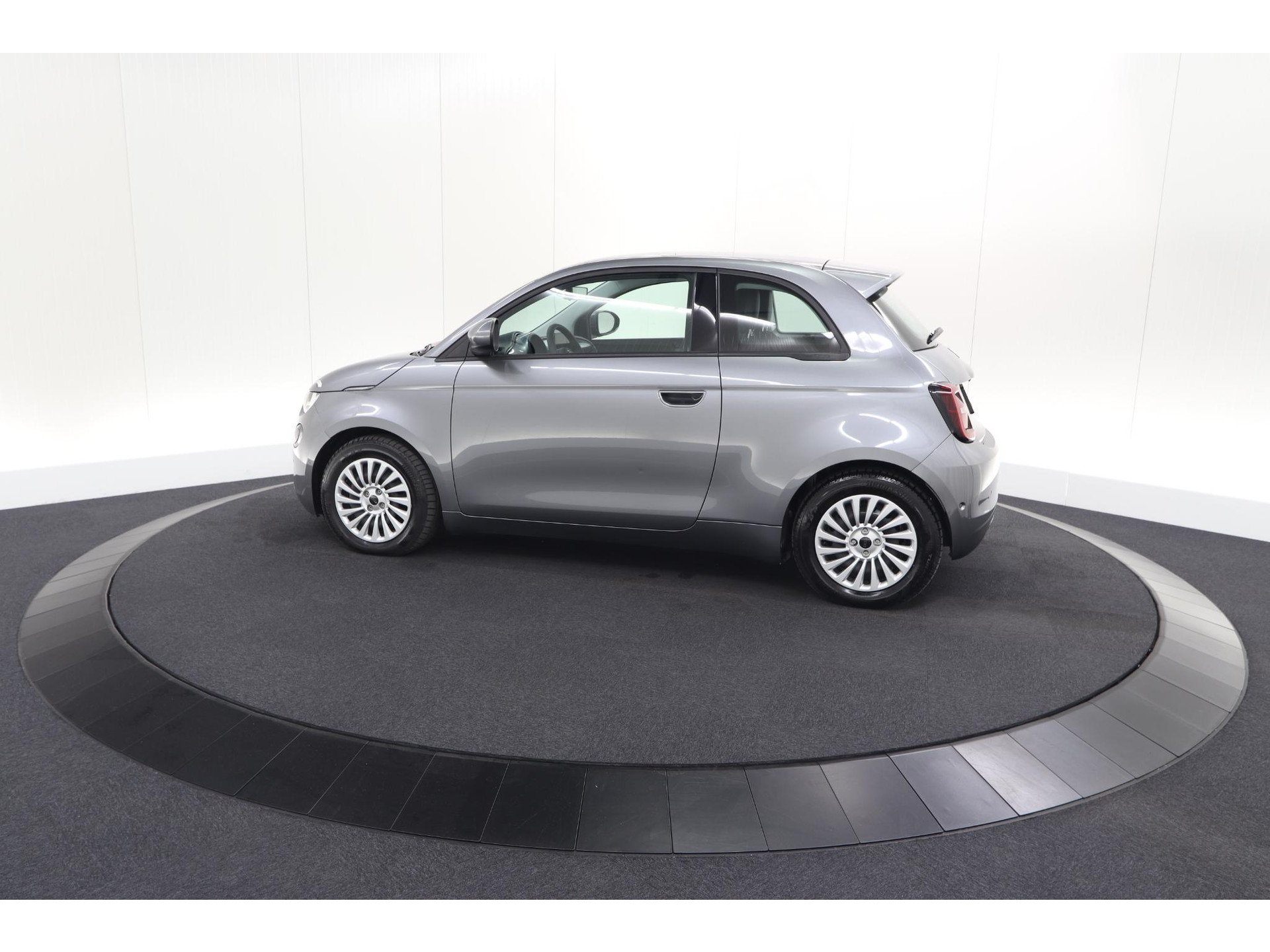 Fiat 500 Urban 42 kWh | SOH 97.6% | 3 Fase Laadfunctie | Camera | Apple Carplay | Parkeersensoren