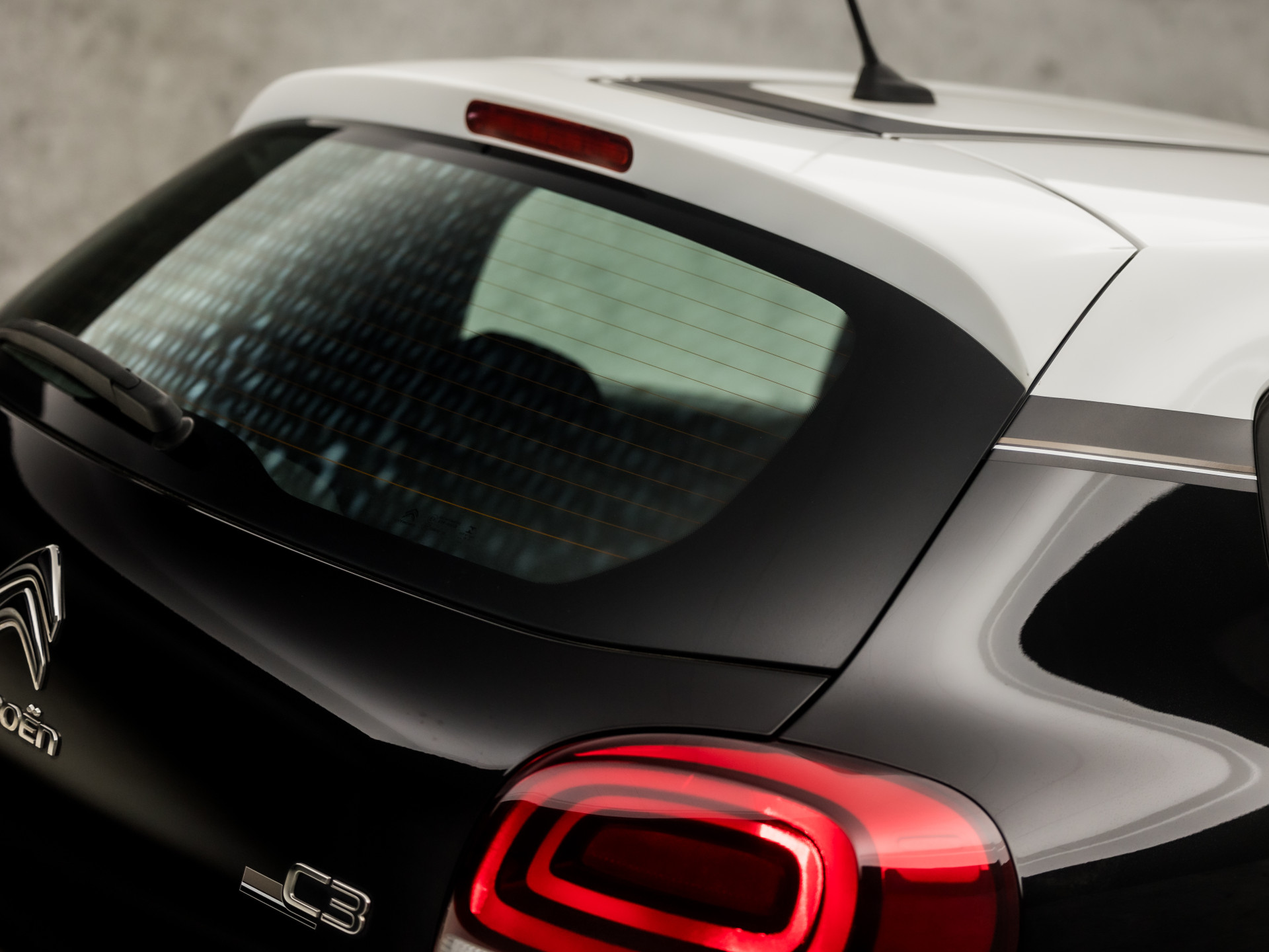 Citroën C3 1.2 PureTech S&S Origins (APPLE CARPLAY, NAVIGATIE, 360 CAMERA, LANE ASSIST, SPORTSTOELEN, LM VELGEN, PARKEERSENSOREN, CRUISE, NIEUWE APK, NIEUWSTAAT)