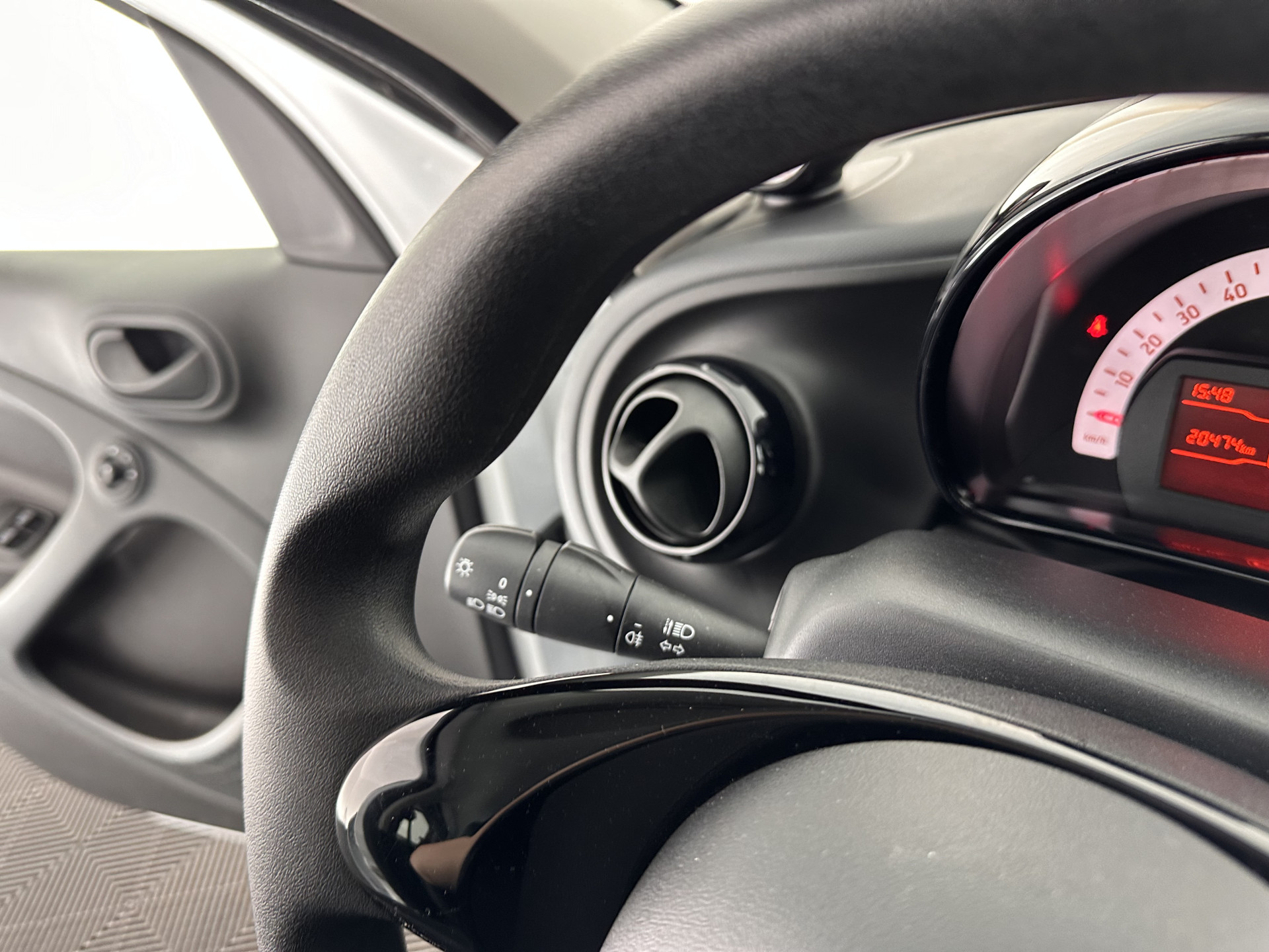 Smart forfour EQ Essential 18 kWh [ 3-Fase ] (INCL-BTW) Aut. *LEATHER | AIRCO | CRUISE | DAB+ | COMFORT-SEATS | 15''ALU*