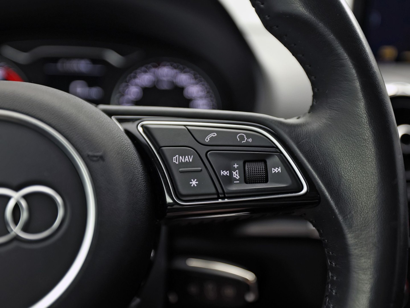 Audi A3 Sportback 1.0 TFSI Sport (GROOT NAVI, DYNAMISCHE KNIPPERLICHTEN, PARKEERSENSOREN, SPORTSTOELEN, CRUISE, LM VELGEN, BLUETOOTH, NIEUWSTAAT)