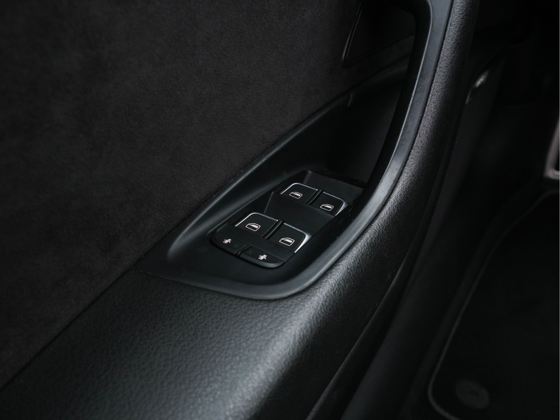 Audi A6 Avant 3.0 TDI Quattro S-Line Aut. *PANO | NAVI-FULLMAP | LEATHER-ALCANTARA | BI-XENON | BOSE-SURROUND | DAB | CAMERA | ECC | HEATED-SPORTSEATS | PDC | CRUISE | TOWBAR | KEYLESS | 20"ALU*