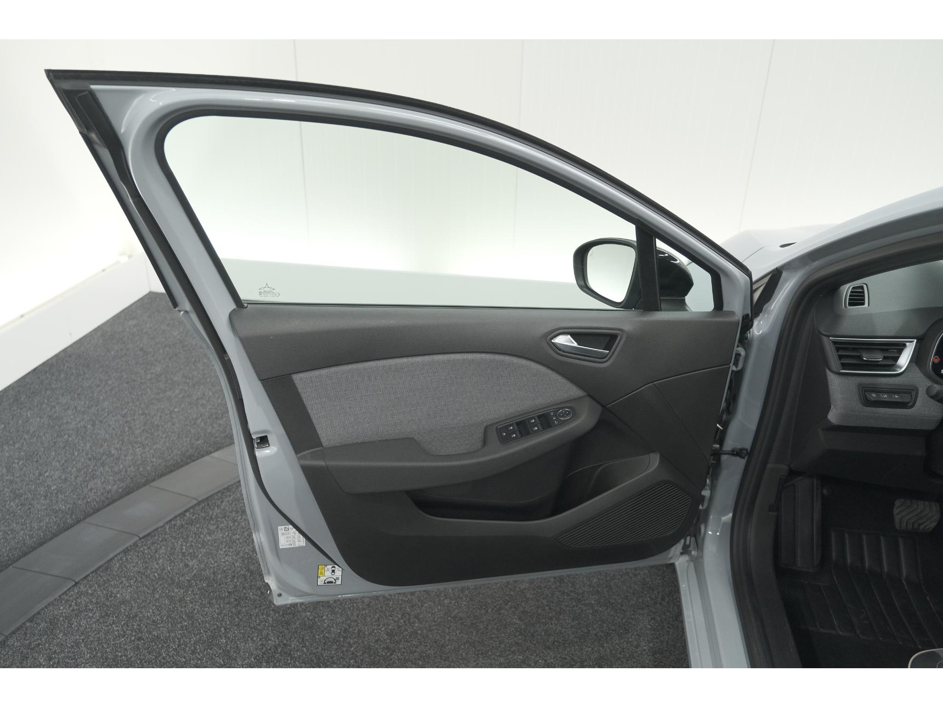 Renault Clio 1.6 E-Tech Full Hybrid 145 techno | 360 Camera | Adaptieve Cruise Control | Dodehoekdetectie | 9.3 Inch Groot Scherm