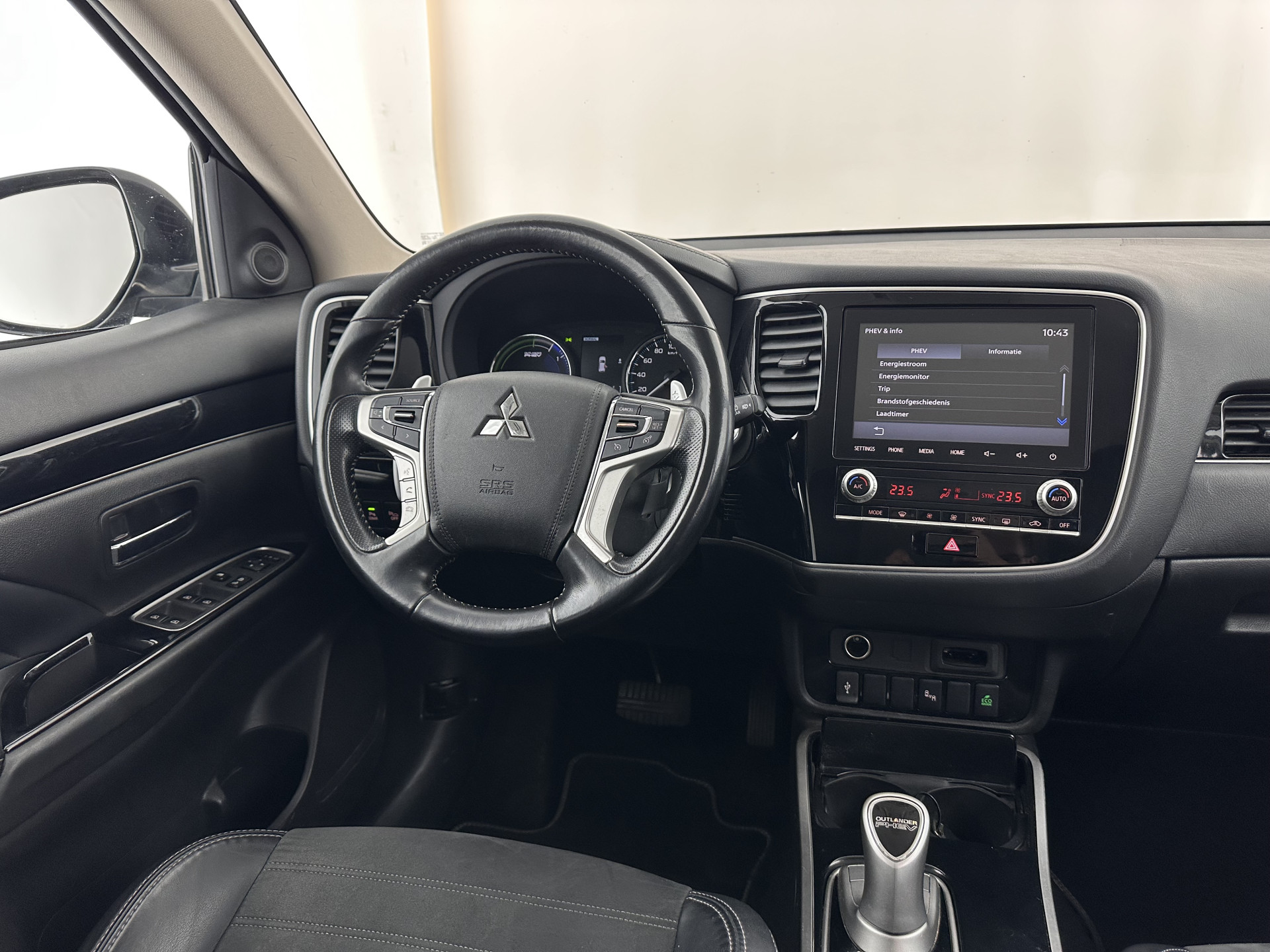 Mitsubishi Outlander 2.4 PHEV Intense AWD (Plug-in) (INCL-BTW) *LEATHER-ALCANTARA | FULL-LED | KEYLESS | BLINDSPOT | CAMERA | HEATED-COMFORTSEATS | ECC | SHIFTPADDLES | PDC | CRUISE | PRIVACYGLASS | DAB | TOWBAR | CARPLAY | 18''ALU*