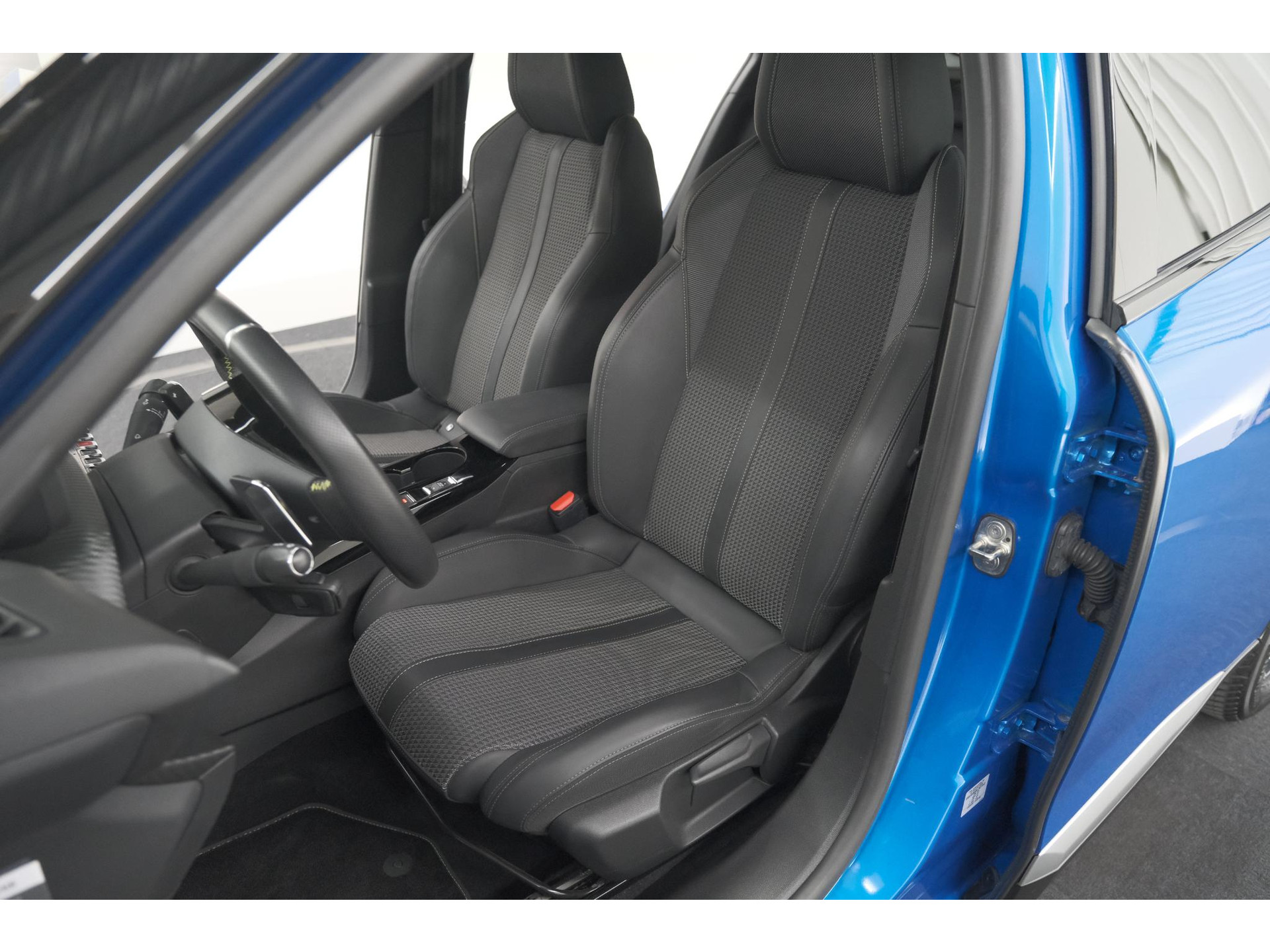 Peugeot 2008 PureTech 130 EAT8 GT-Line | Camera | Dodehoekdetectie | Adaptieve Cruise Control | Apple Carplay