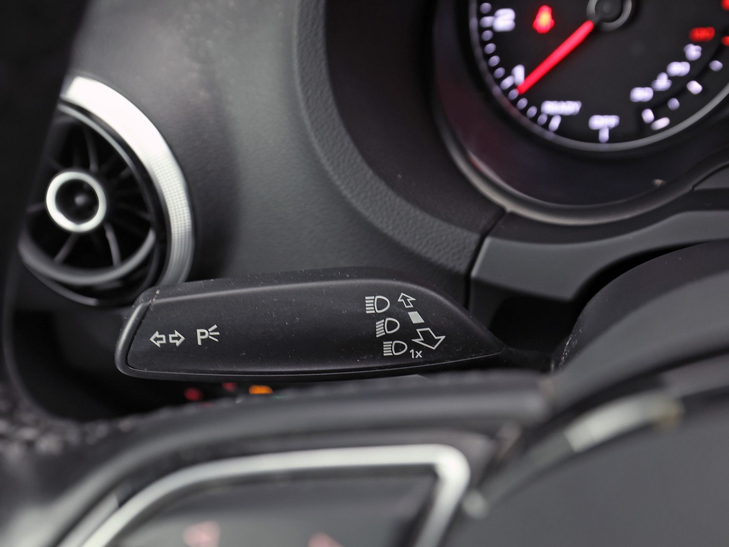 Audi A3 Sportback 1.4 TFSI S-Line Sport Automaat (NAVIGATIE, CLIMATE, LEDER/ALCANTARA, KEYLESS, SPORTSTOELEN, STOELVERWARMING, GETINT GLAS, CRUISE, NIEUWSTAAT)