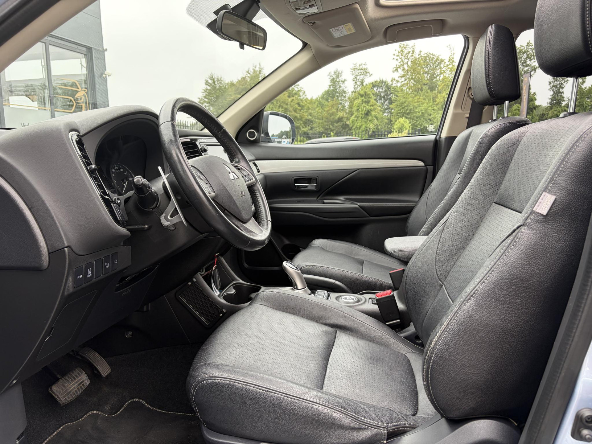 Mitsubishi Outlander 2.0 PHEV Executive Edition Trekhaak,Schuifdak,Leder,Stoelverw-Koeling,Camera,Navi,Keyless,Clima,Cruise,Lm velgen,Pdc,V+A,Rijstrooksensor,Extra velgen,N.A.P,Nieuwe Apk bij Aflevering