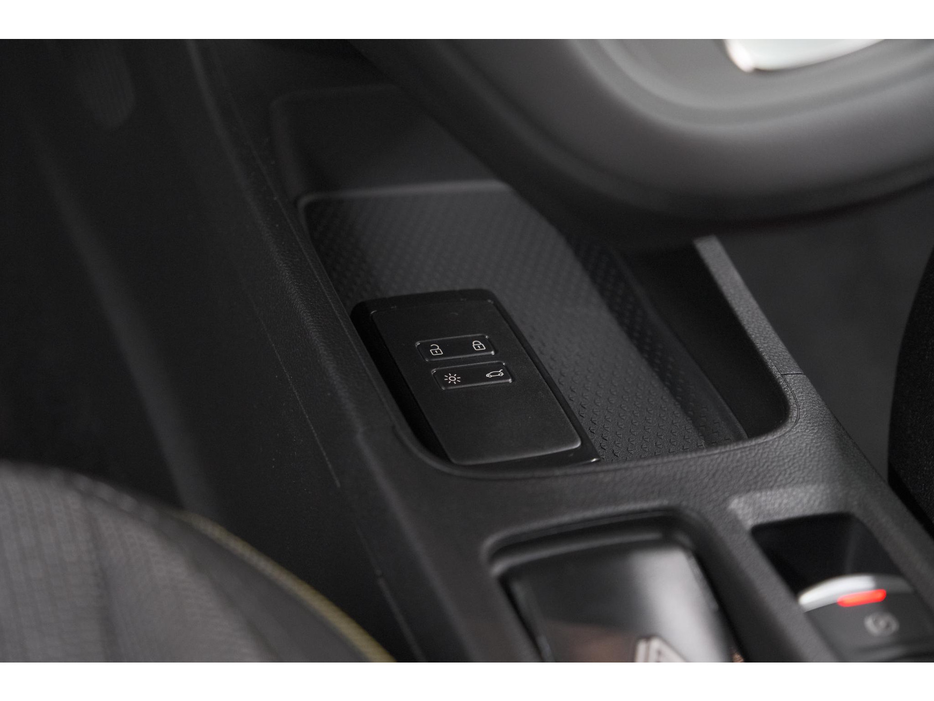 Renault Captur 1.6 E-Tech full hybrid 145 Techno | 360 Camera | Adaptieve Cruise Control | Apple Carplay | 18 Inch Lichtmetalen Velgen