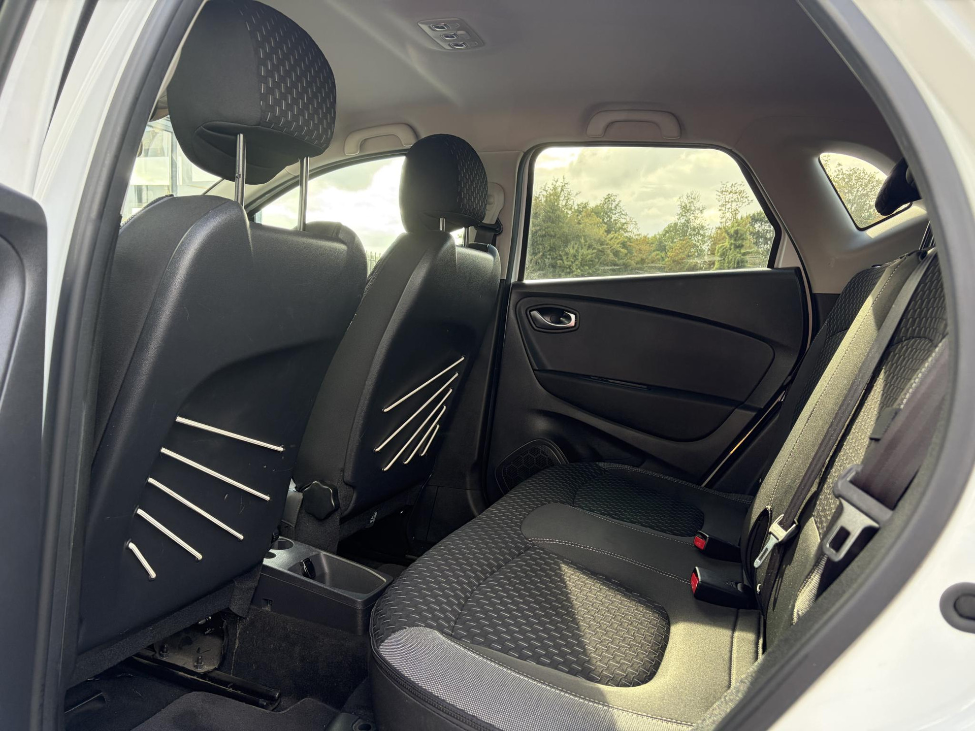 Renault Captur 0.9 TCe Intens ✓1e Eigenaar✓Camera ✓Keyless✓Airco✓Cruise✓Dealer Onderhouden✓LED koplampen✓Dodehoeksensor✓17'' Lm velgen✓Pdc V+A✓N.A.P✓Bj 12-2017✓Apk tot 01-2027