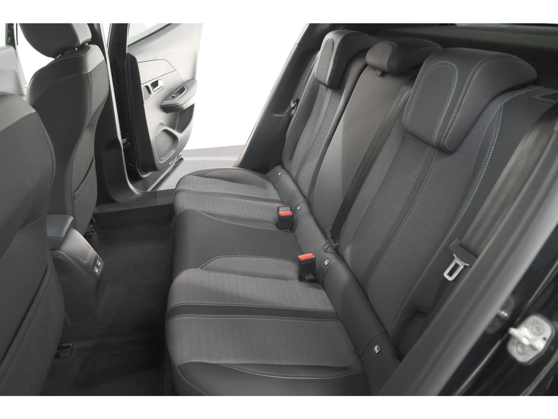 Peugeot 2008 PureTech Allure Pack | Navigatie | Parkeersensoren | Apple Carplay