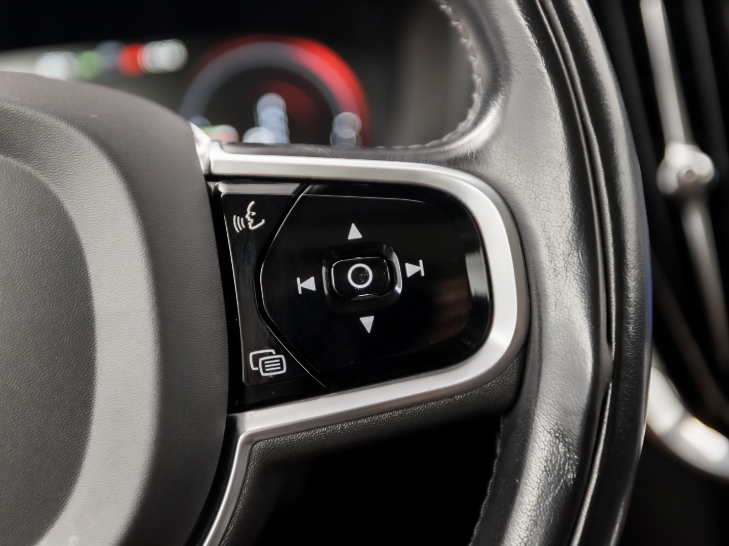 Volvo V60 2.0 T8 Twin Engine AWD Inscription 391Pk Automaat (PANORAMADAK, GROOT NAVI, MEMORY SEATS, GETINT GLAS, STUUR/STOELVERWARMING, CAMERA, TREKHAAK, ELEK ACHTERKLEP, NIEUWSTAAT)
