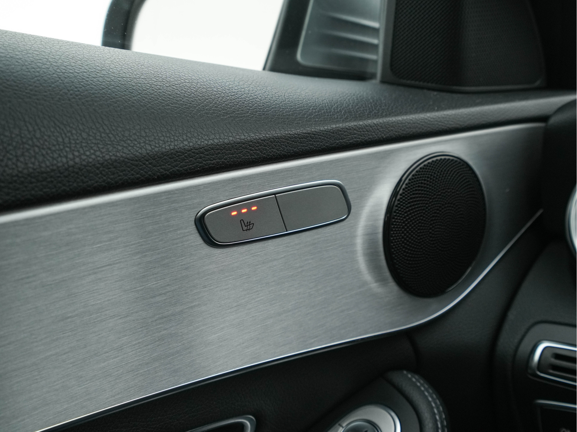 Mercedes-Benz C-klasse 300 CDI HYBRID Lease Edition AMG-Sport-Pack Aut. *FULL-LED | ARTICO-FULL-LEATHER | NAVI-FULLMAP | SPORT-SEATS | ECC | SHIFT-PADDLES | PDC | CRUISE | CAMERA | 18''ALU *