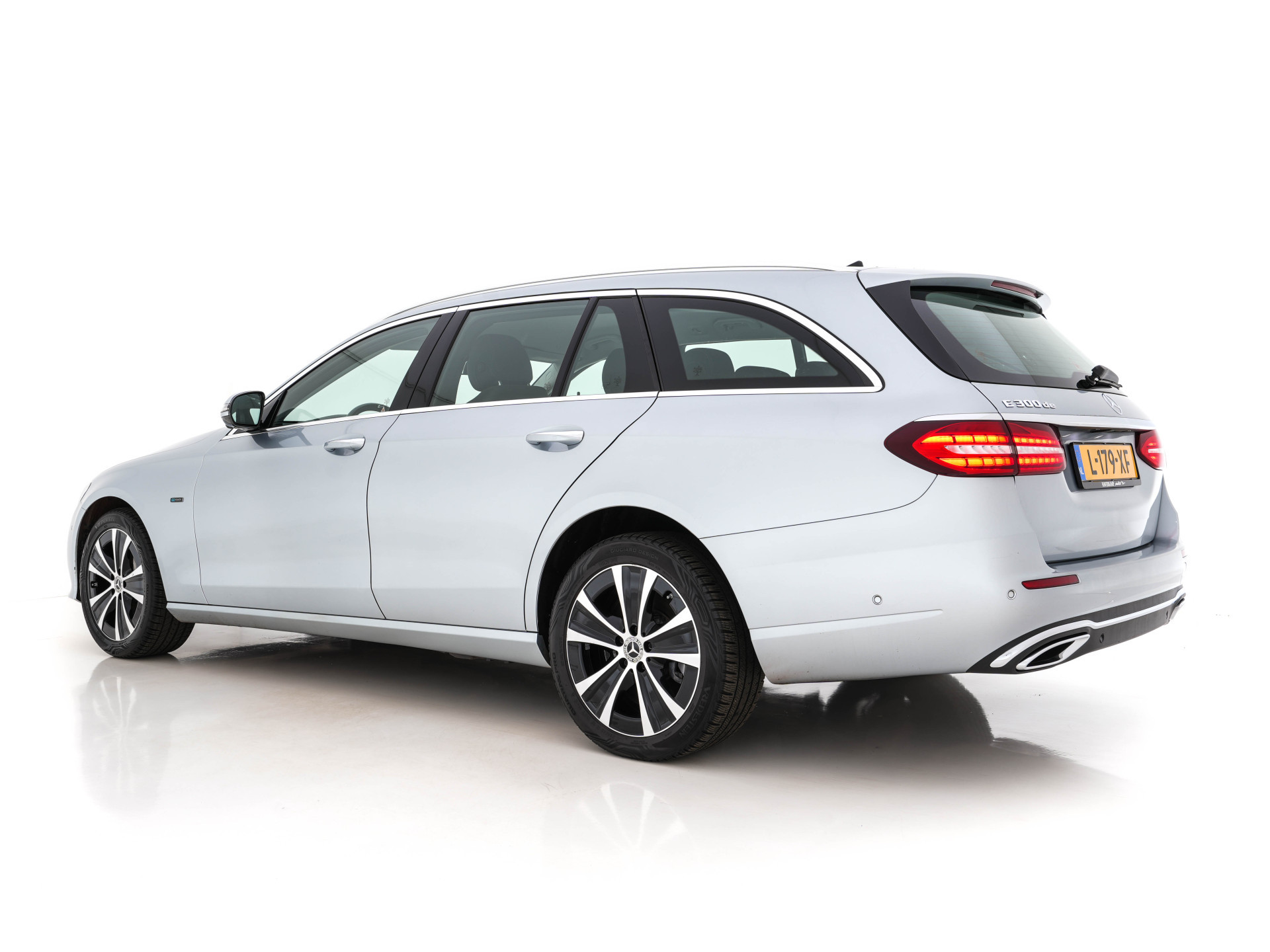 Mercedes-Benz E-klasse Estate 300 de Business Solution Luxury Plug-In (INCL-BTW) Aut. *DIGI-COCKPIT | MULTIBEAM-LED | LUXURY-LEATHER | TOP-VIEW | KEYLESS | DAB | NAVI-FULLMAP | CRUISE | SHIFT-PADDLES | AMBIENT-LIGHT | HEATED-SPORTSEATS | 18"ALU*