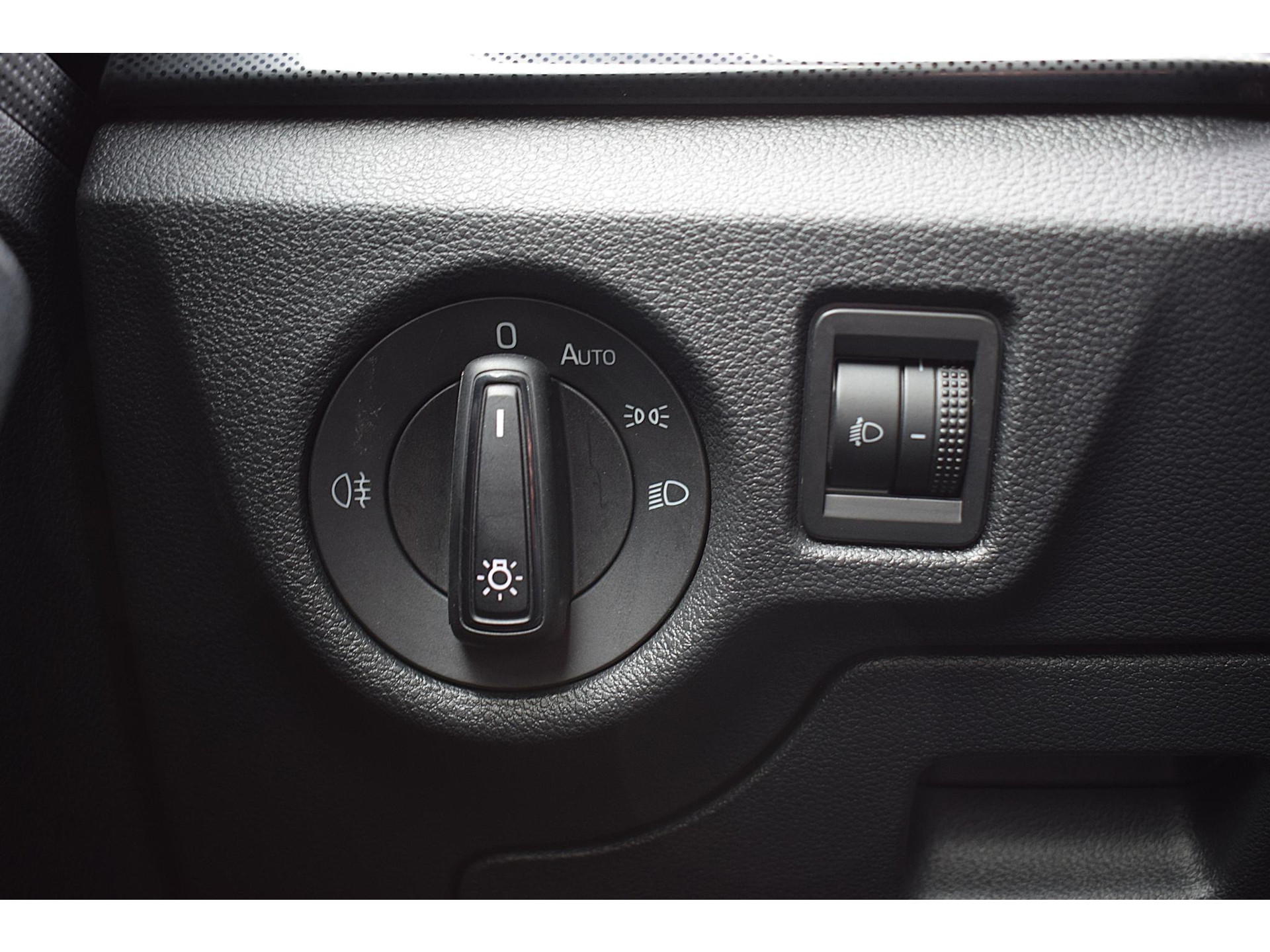 Skoda Kamiq 1.0 TSI Sport Business | Sportstoelen | Apple CarPlay | Climate | Cruise