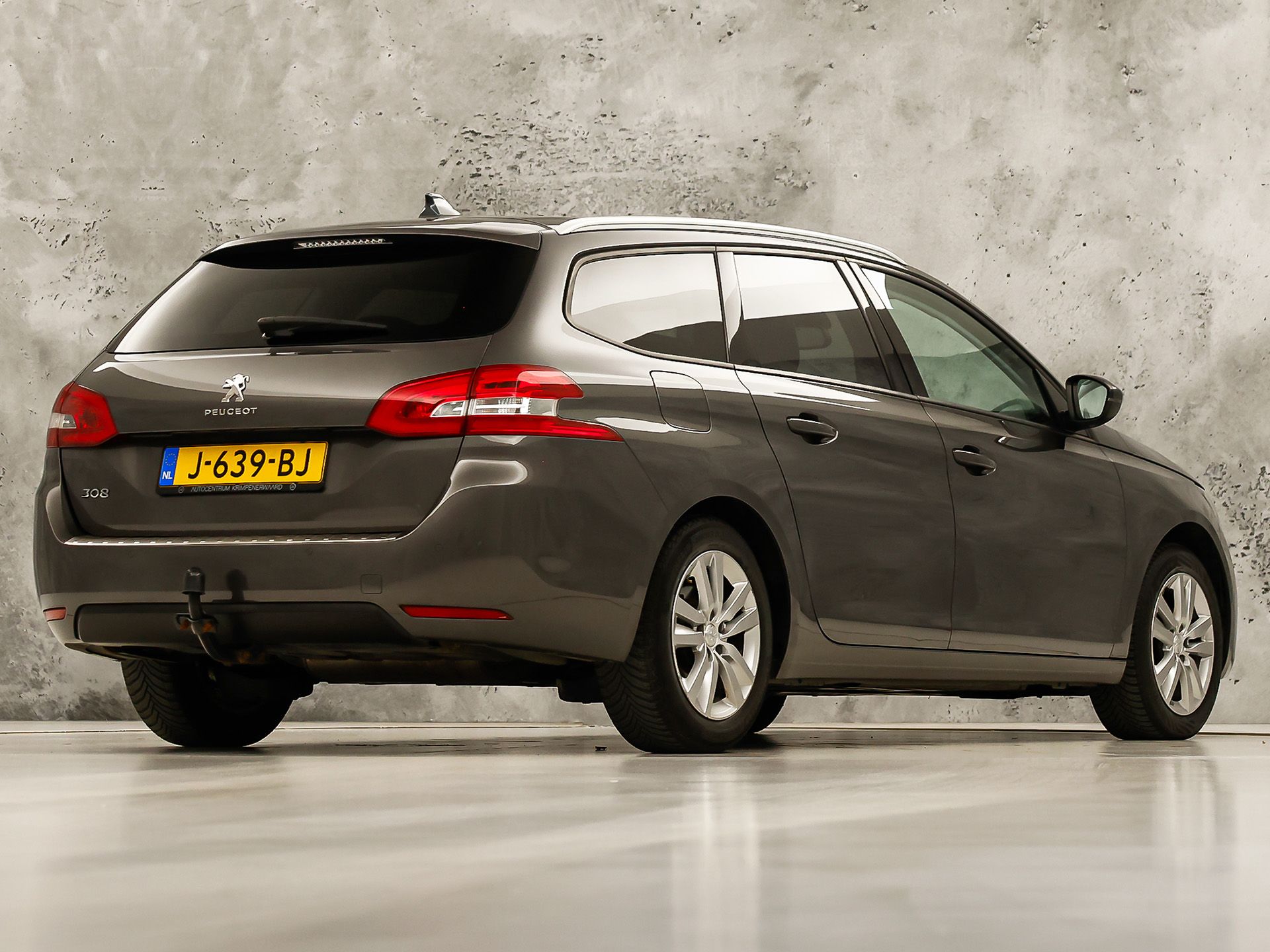 Peugeot 308 SW 1.2 PureTech Sport (PANORAMADAK, APPLE CARPLAY, GROOT NAVI, TREKHAAK, GETINT GLAS, SPORTSTOELEN, PARKEERSENSOREN, CRUISE, NIEUWSTAAT)