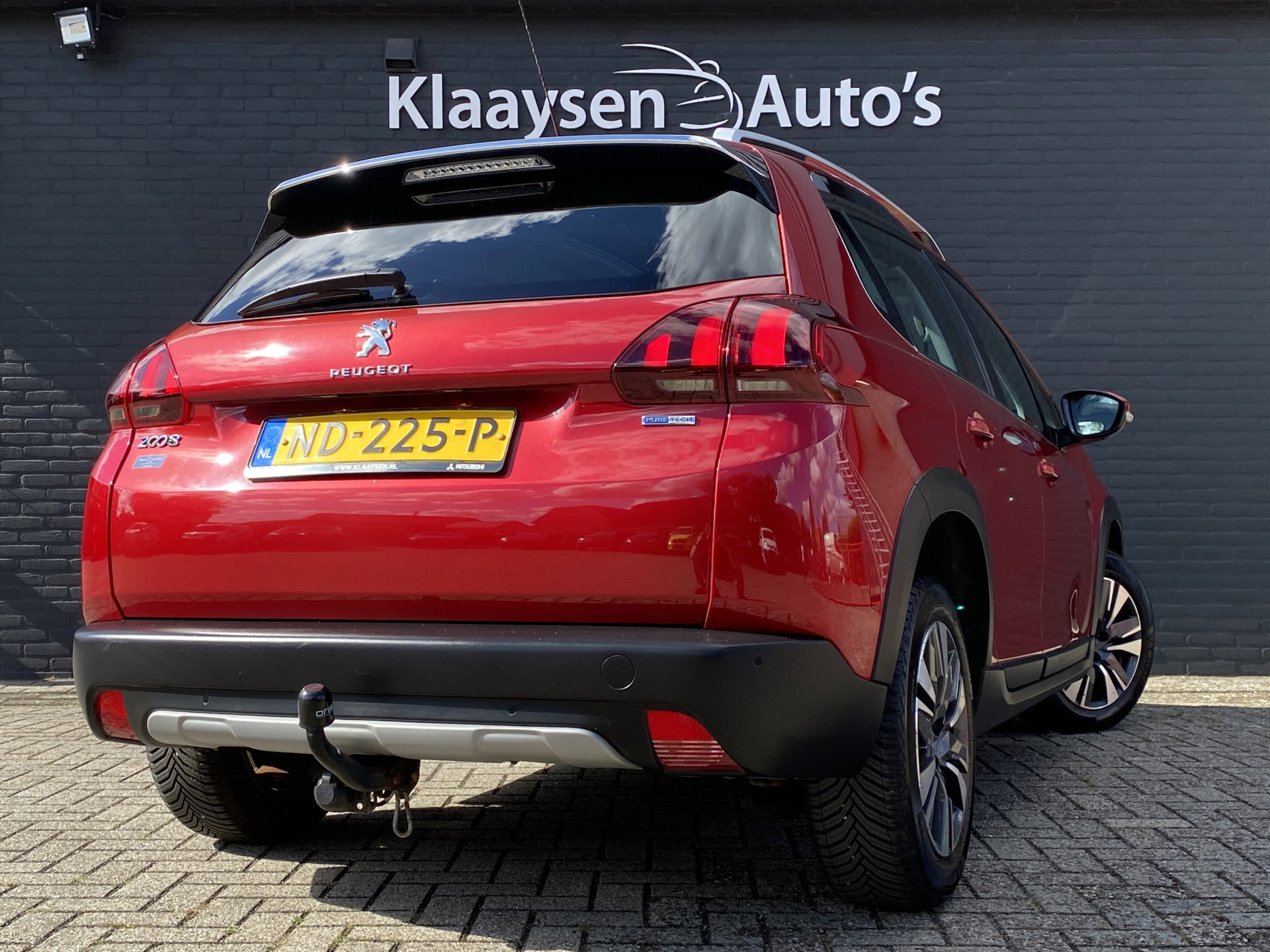 Peugeot 2008 1.2 PureTech Allure AUT. | dealer onderh. | panoramadak | trekhaak | navigatie | cruise control | all season banden