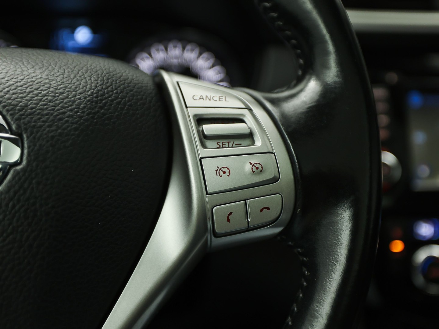 Nissan Qashqai 1.6 Tekna Sport (PANORAMADAK, NAVIGATIE, 360 CAMERA, LEDER, ELEK SPORTSTOELEN, GETINT GLAS, CRUISE, NIEUWSTAAT)