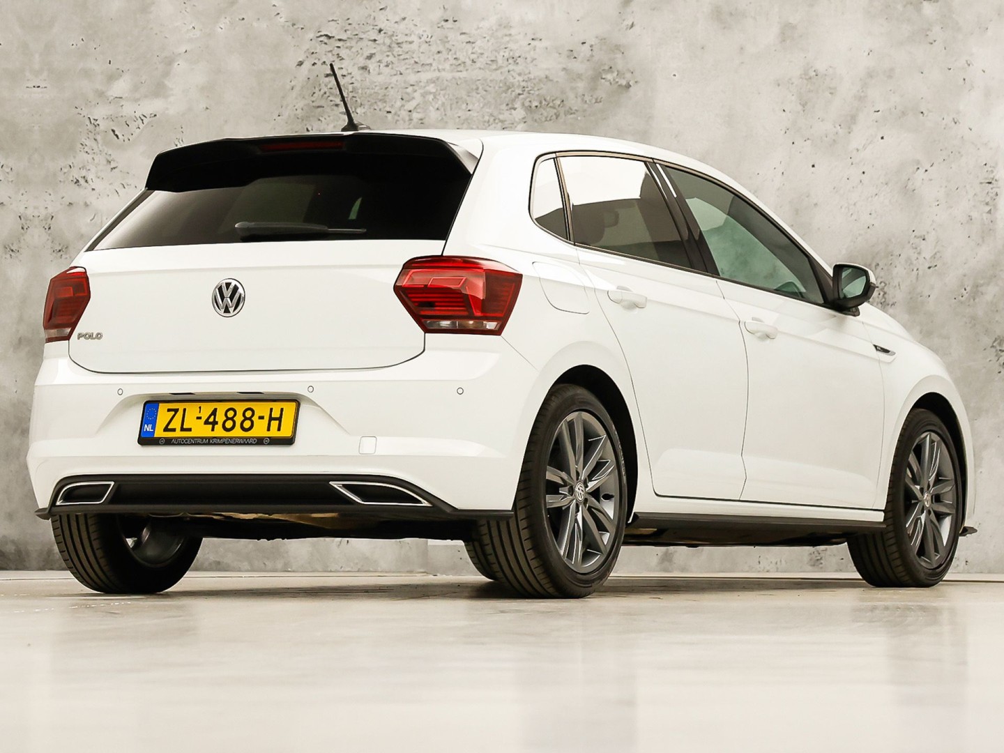 Volkswagen Polo 1.0 TSI R-Line Sport Automaat (VIRTUAL COCKPIT, ZWART HEMEL, GROOT NAVI, CLIMATE, LEDER, SPORTSTOELEN, GETINT GLAS, LM VELGEN, ADAPTIVE CRUISE, NIEUWSTAAT)