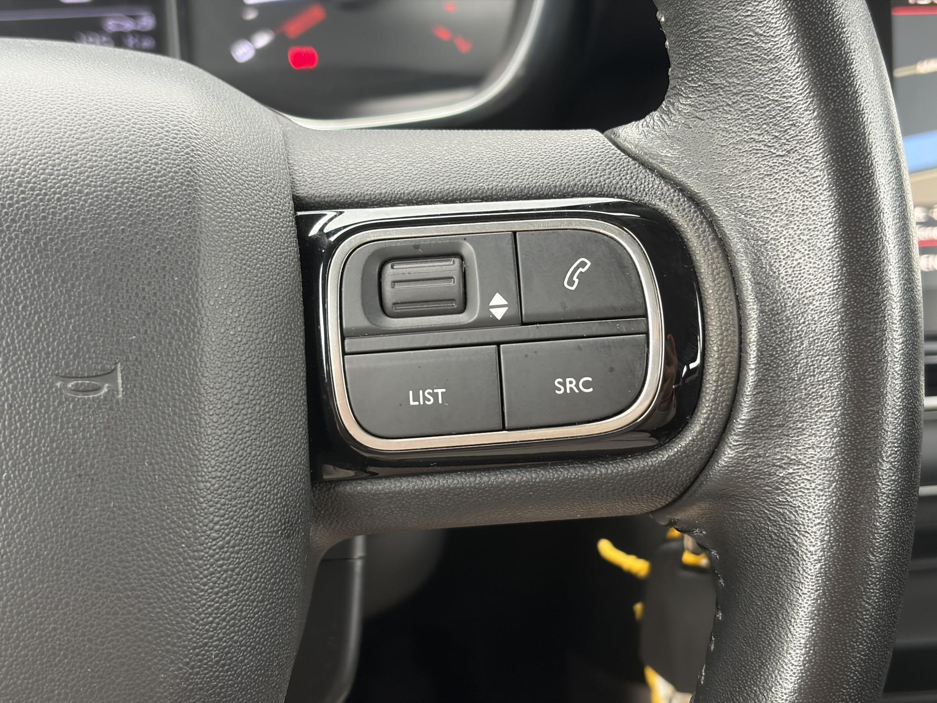 Citroen C3 Aircross 1.2 PureTech Feel ✓1e Eigenaar✓Nieuwe D-riem✓Draadloze telefoonlader✓Carplay✓Navi✓Clima✓Cruise ✓Pdc✓Lm velgen✓Net beurt gehad✓Rijstrooksensor✓N.A.P✓Apk tot 09-2027
