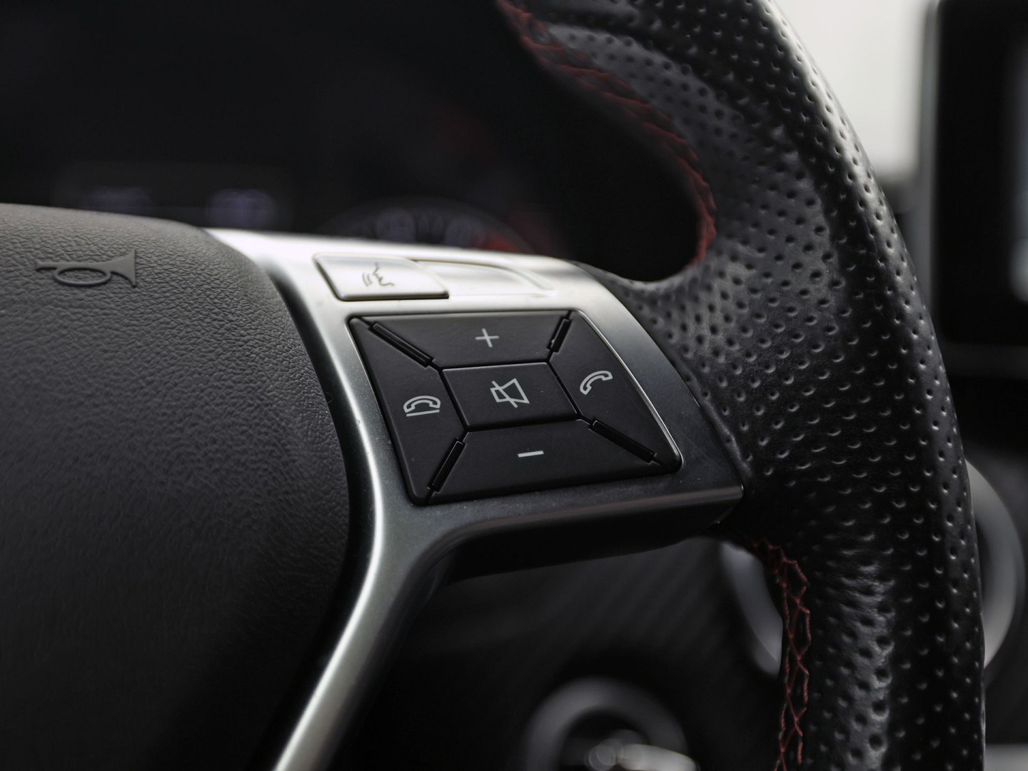 Mercedes-Benz A-Klasse 180 AMG Prestige Sport (NAVIGATIE, SPORTSTOELEN, MEMORY SEAT, STOELVERWARMING, LM VELGEN, GETINT GLAS, NIEUWE APK)