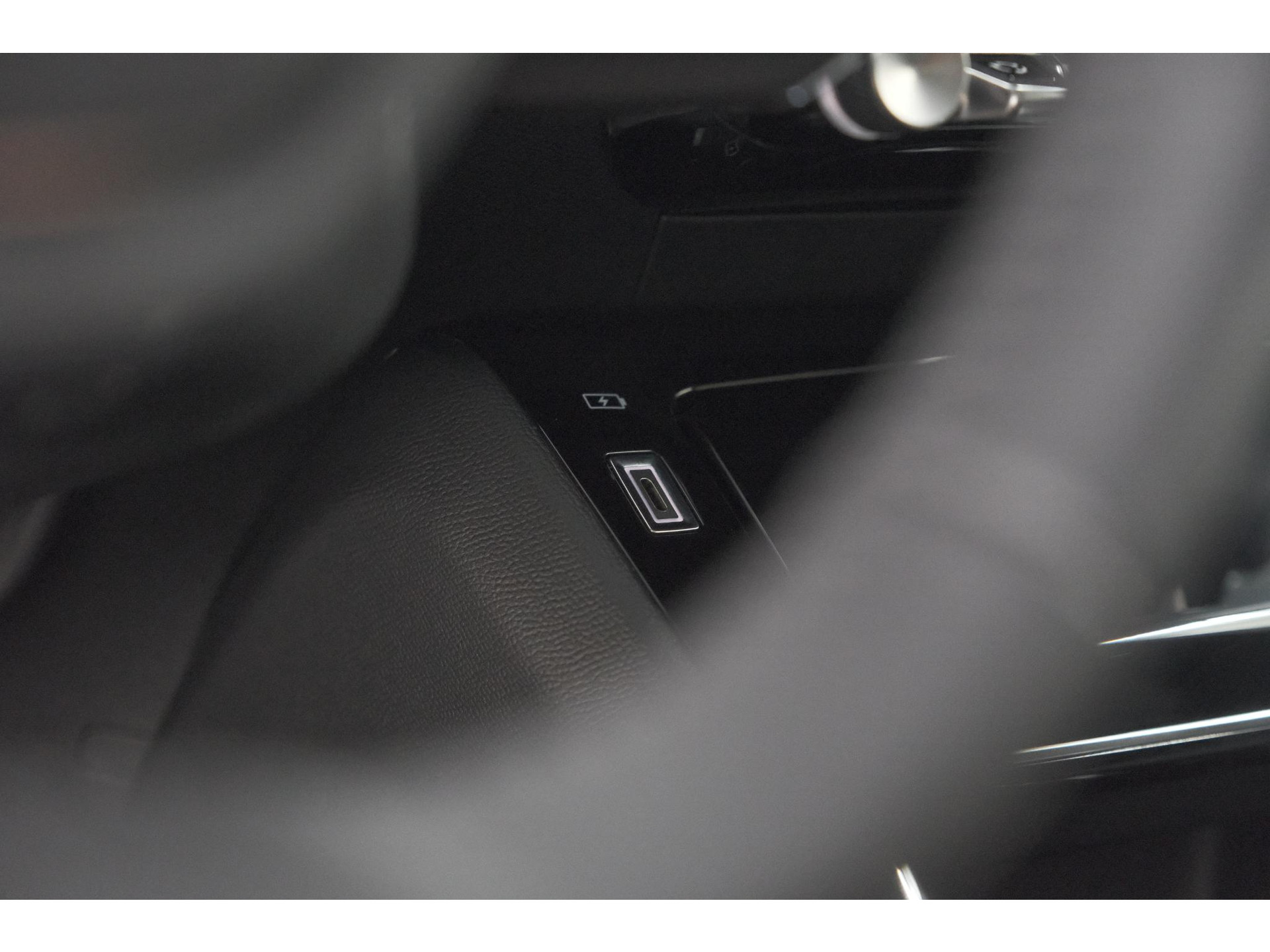 Peugeot 208 1.2 Hybrid 110 e-DCS6 Allure | Apple Carplay | Parkeersensoren Voor + Achter | Climate Control