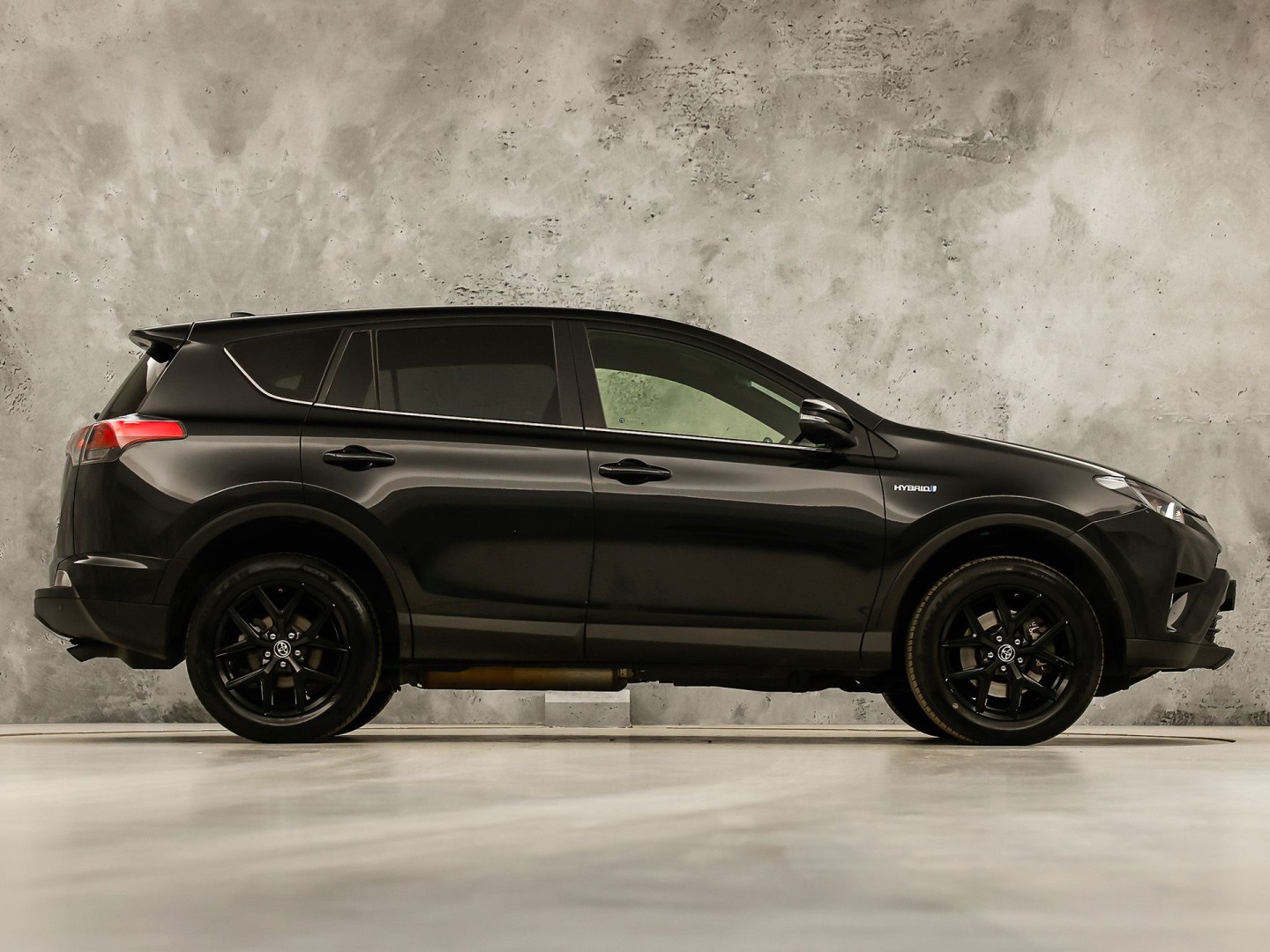 Toyota RAV4 2.5 Hybrid Energy 197Pk Automaat (BLACK PACK, NAVIGATIE, CAMERA, GETINT GLAS, SPORTSTOELEN, KEYLESS, ADAPTIVE CRUISE, NIEUWSTAAT)