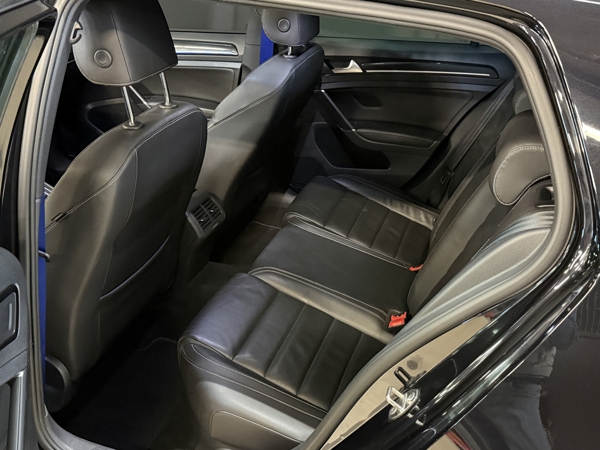 Volkswagen Golf 2.0 TSI R 4Motion | Camera | Panoramadak | 300PK | Stoelverwarming | Leder