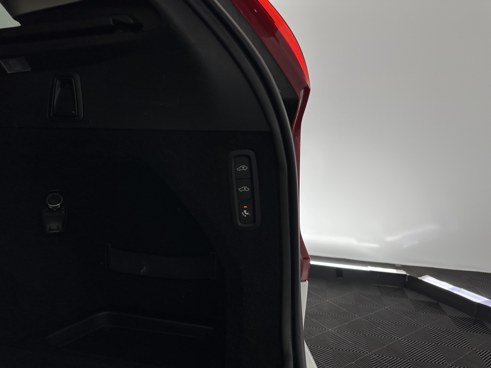 Volvo XC90 2.0 T8 Twin Engine AWD Inscription (7-Pers.) [ Plug-In ] Aut.*PANO | LEATHER | FULL-LED | MEMORY-PACK | DIGI-COCKPIT | HARMAN/KARDON | CAMERA | HEATED-SPORTSEATS | HEAD-UP | LANE-ASSIST | CARPLAY | AIRSUSPENSION | ECC | PDC | CRUISE | TOWBAR |